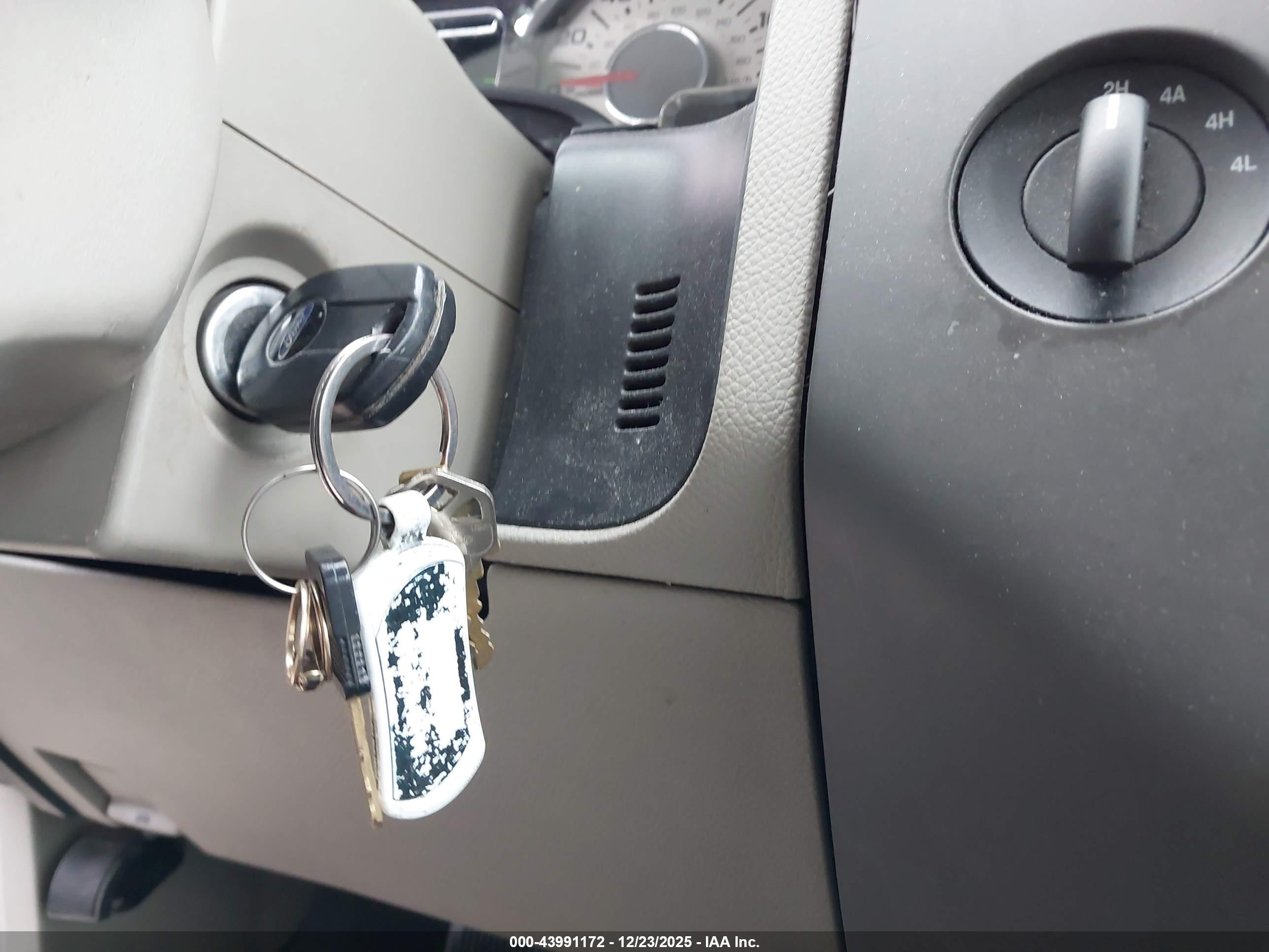 FORD EXPEDITION image 11