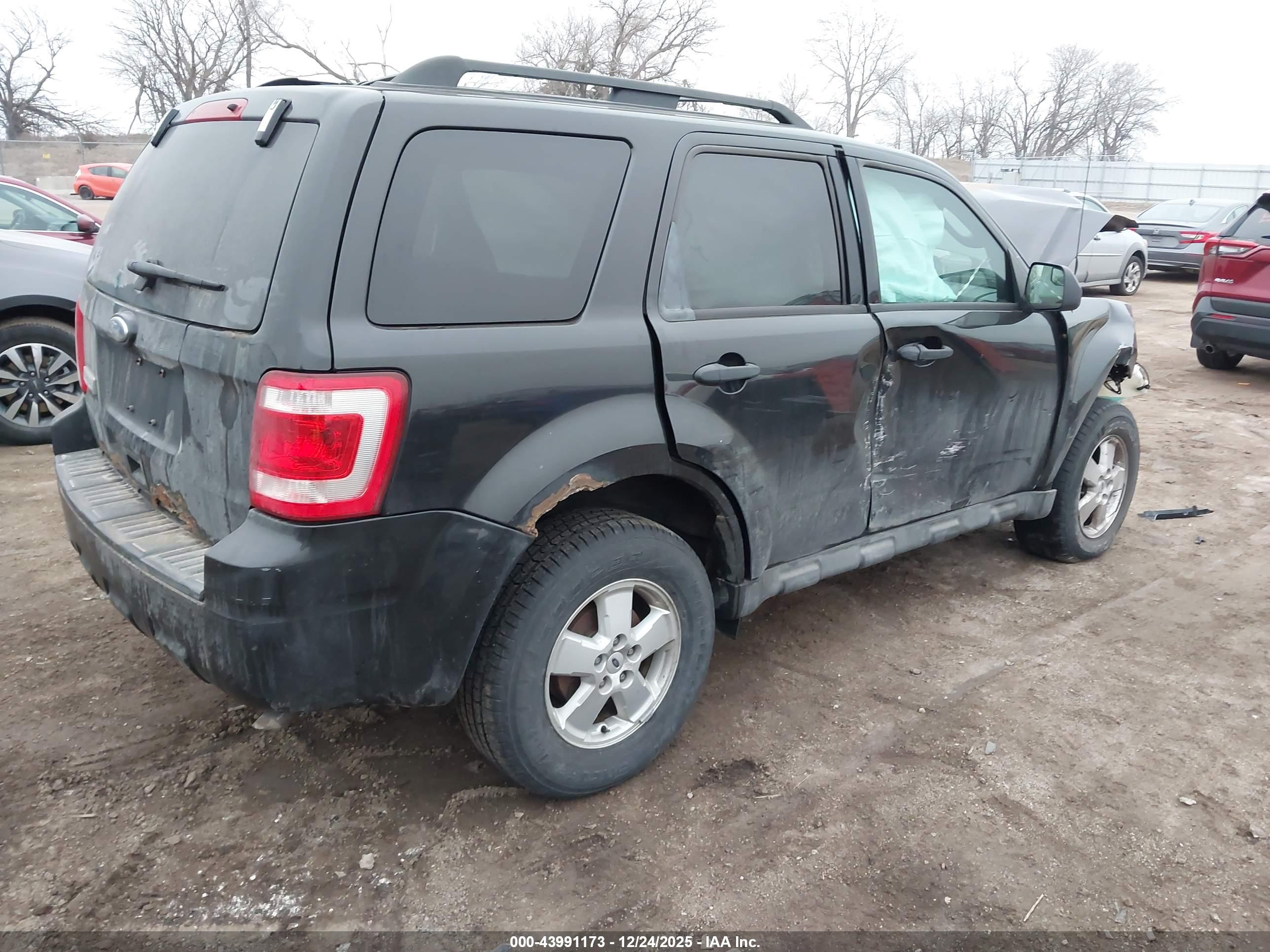 FORD ESCAPE image 4