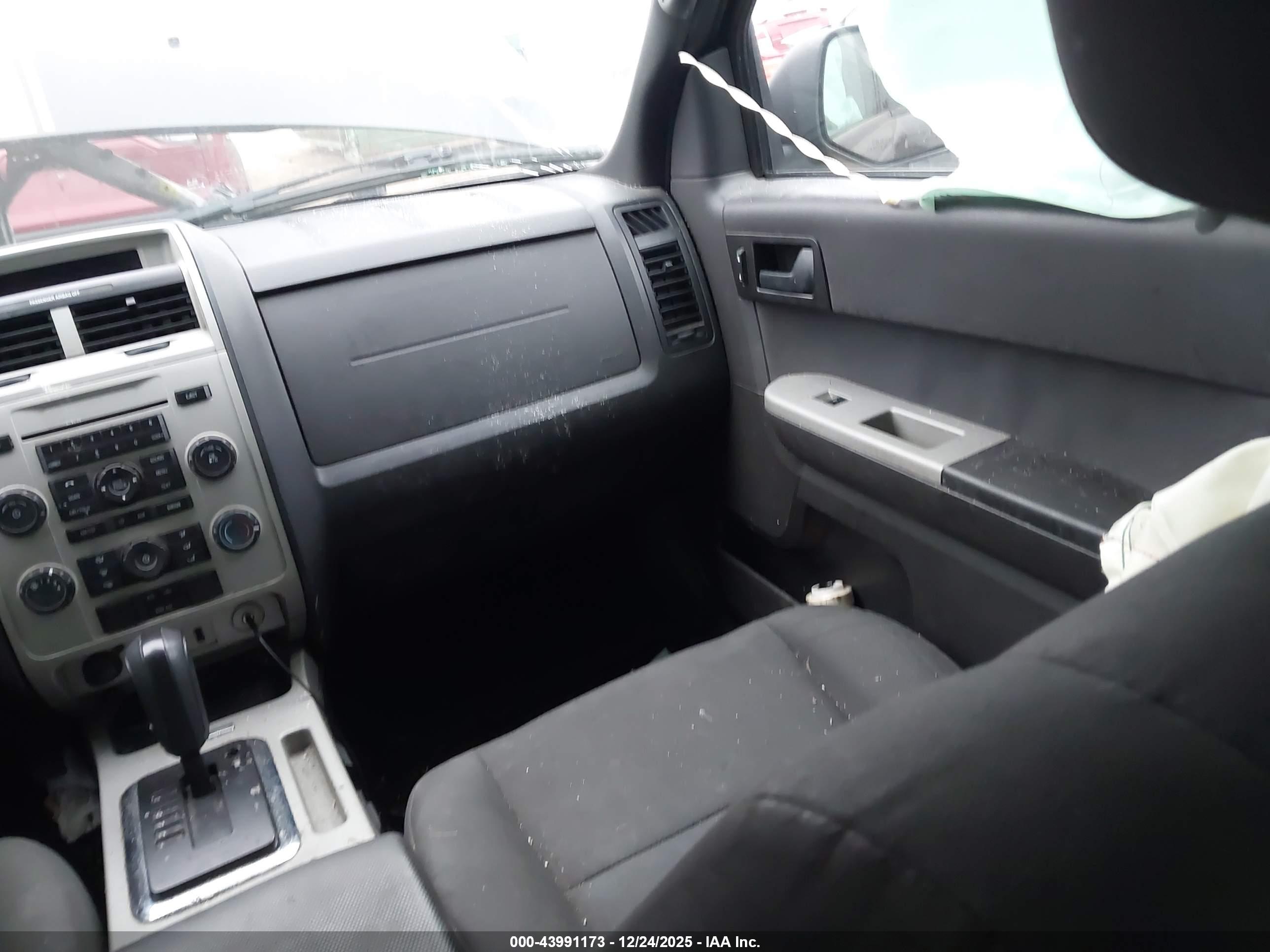 FORD ESCAPE image 5