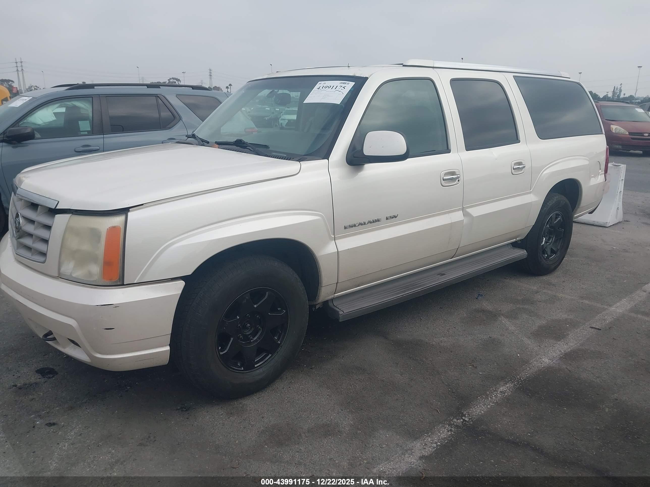 CADILLAC ESCALADE image 2