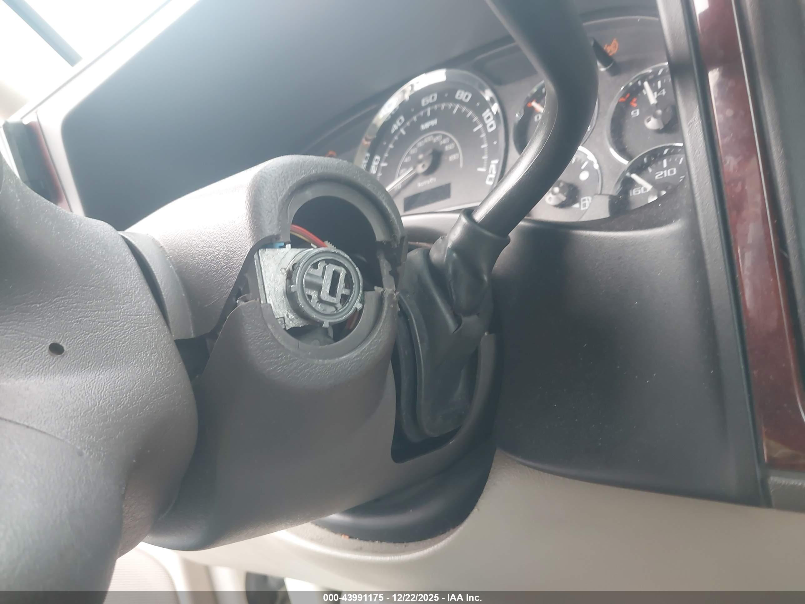 CADILLAC ESCALADE image 6