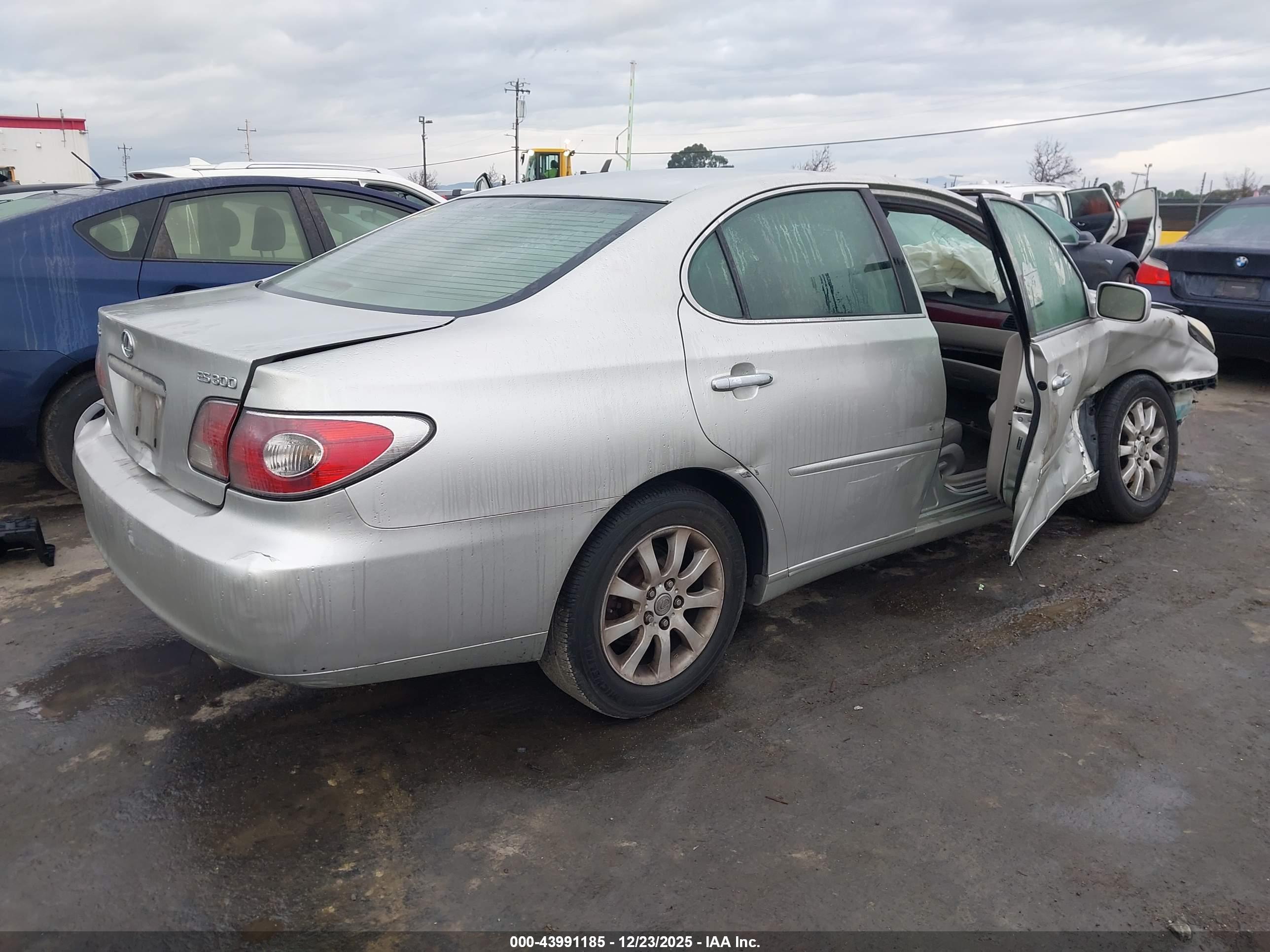 LEXUS ES image 4