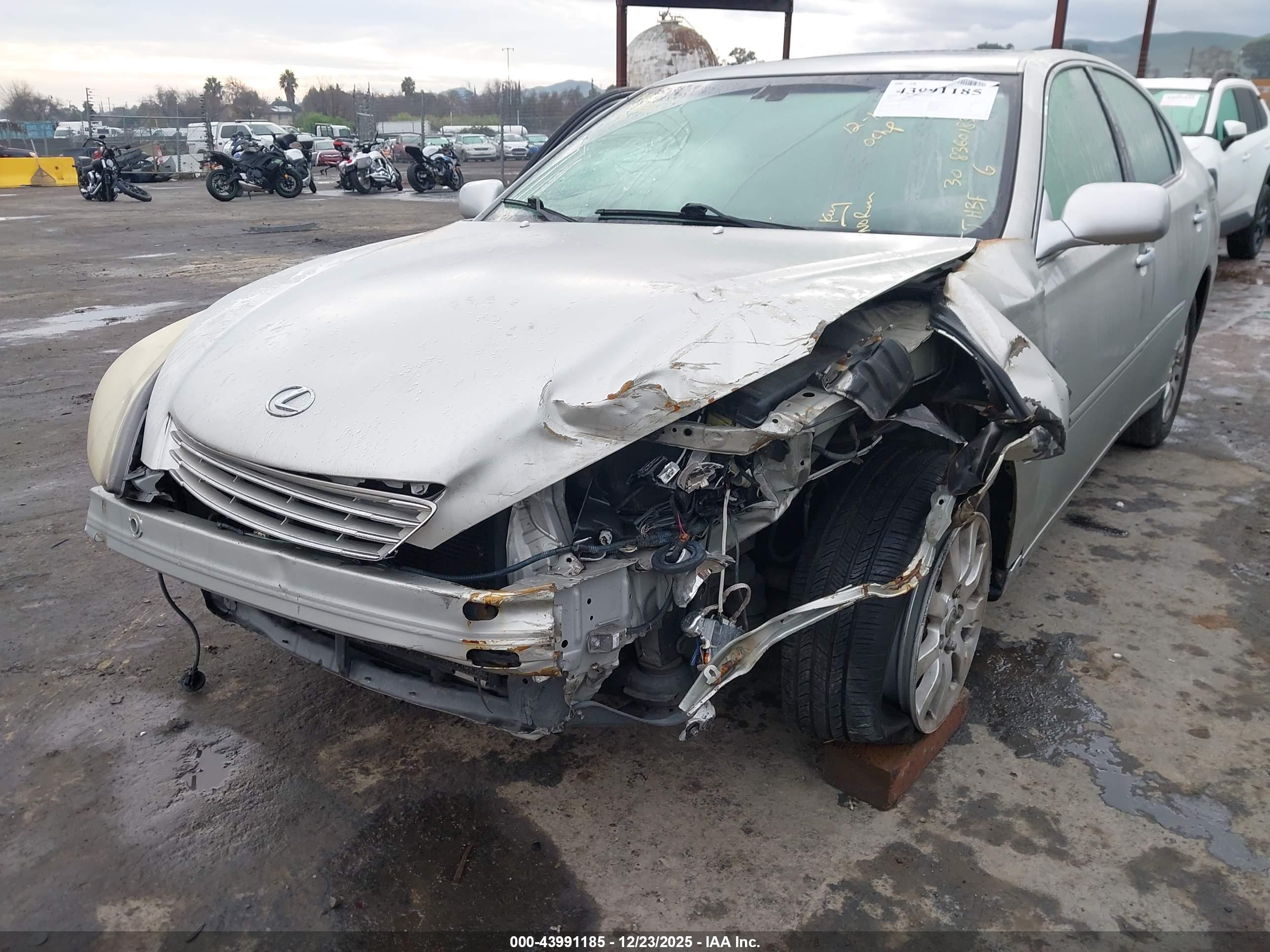 LEXUS ES image 6