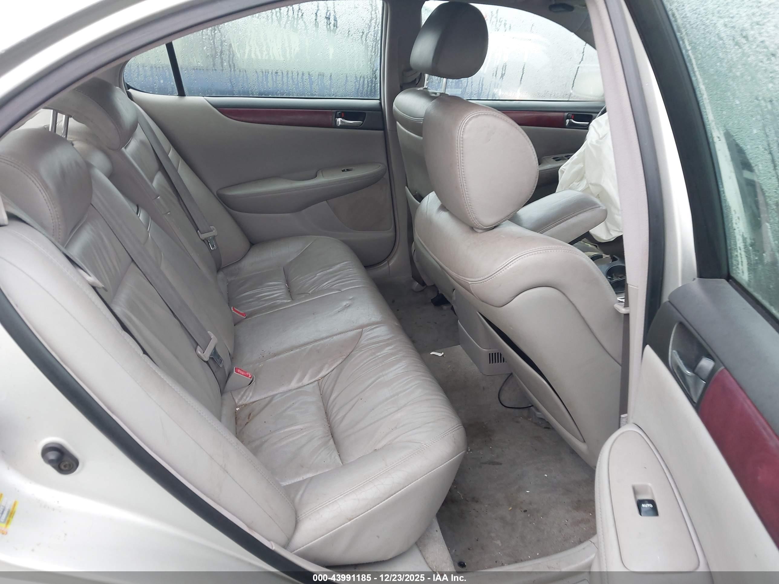 LEXUS ES image 8