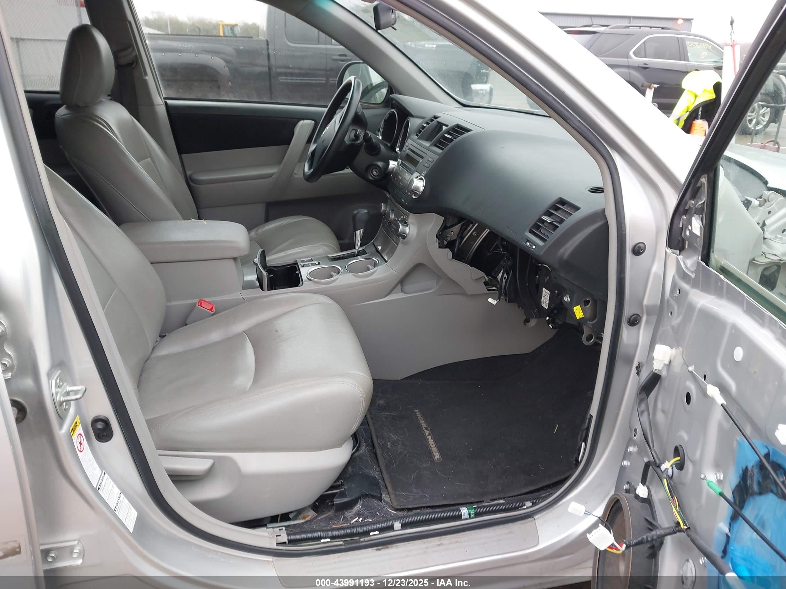 TOYOTA HIGHLANDER image 5