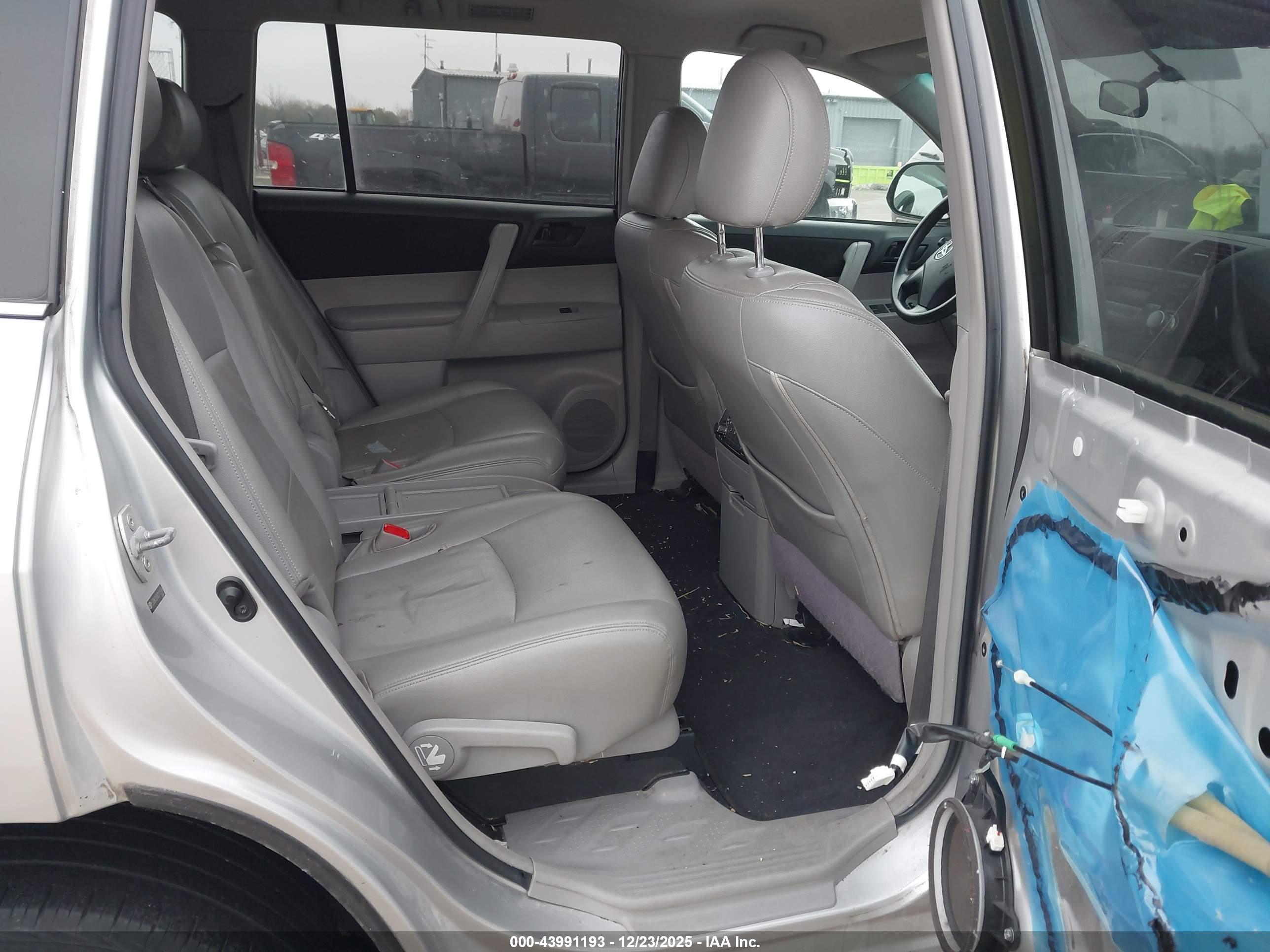 TOYOTA HIGHLANDER image 8