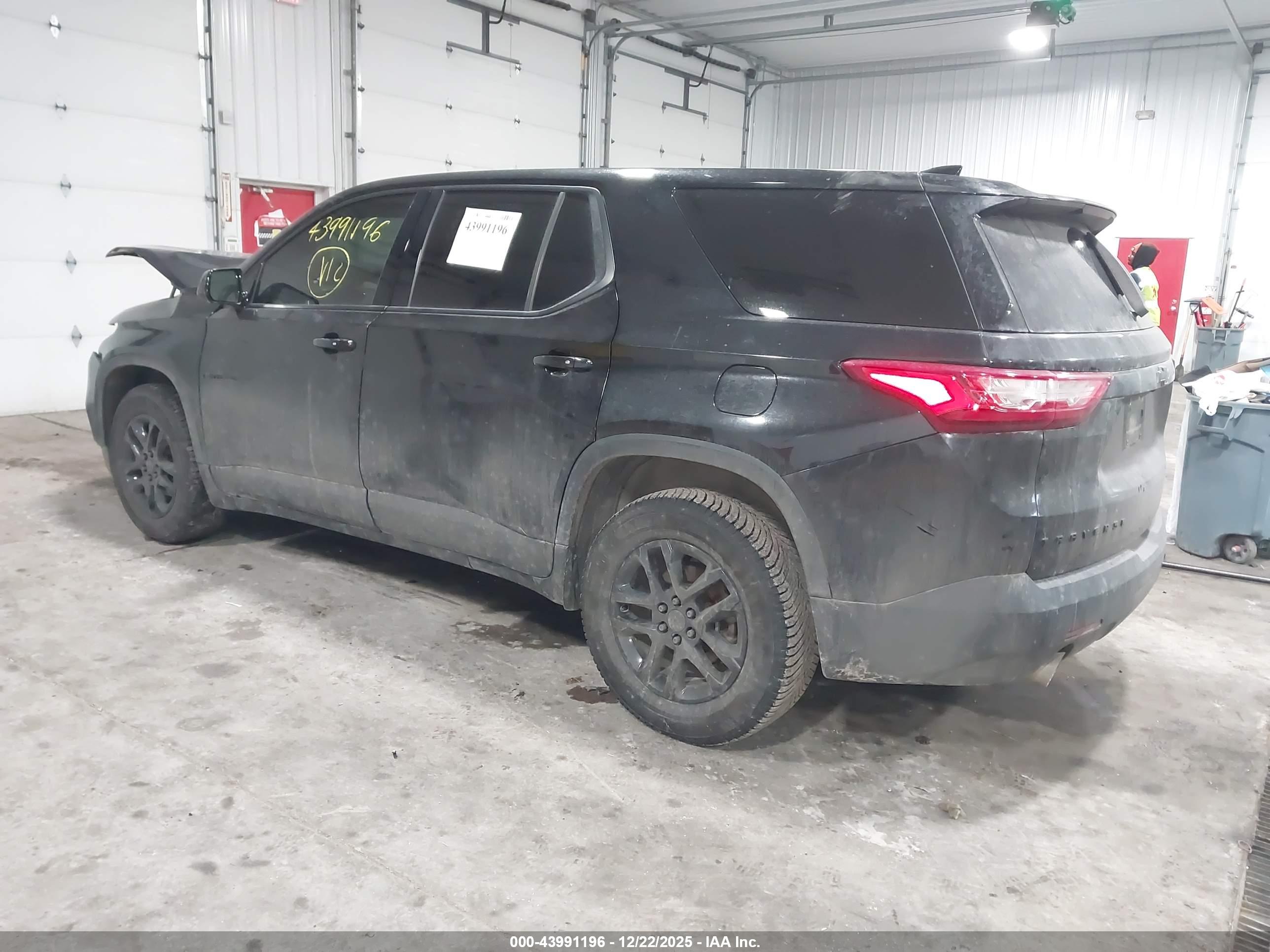 CHEVROLET TRAVERSE image 3