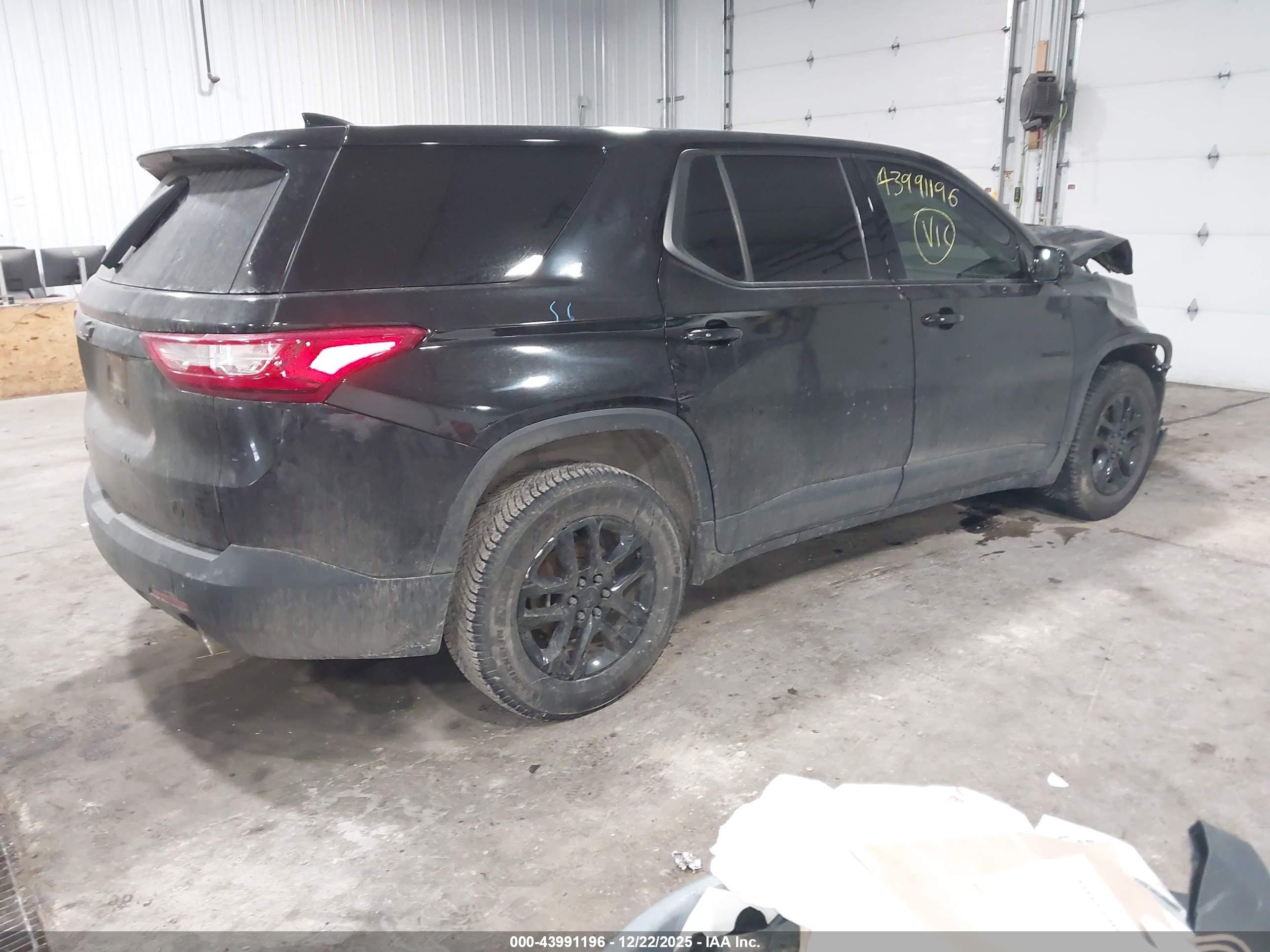CHEVROLET TRAVERSE image 4