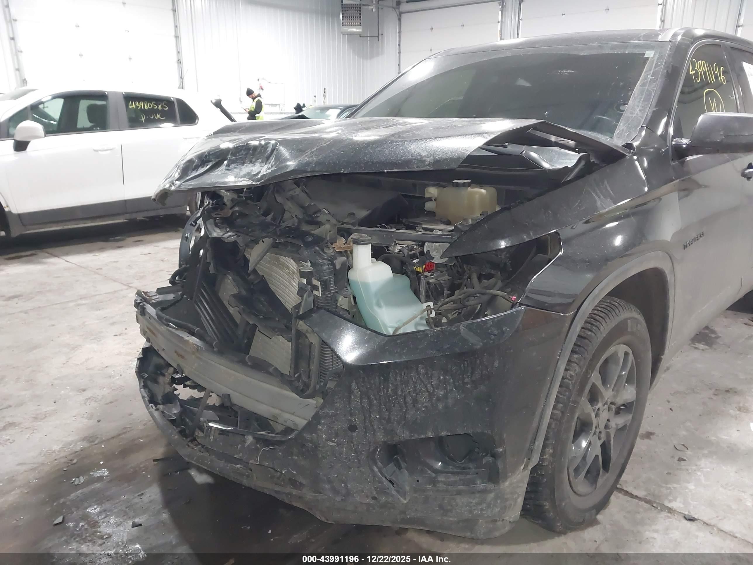 CHEVROLET TRAVERSE image 6