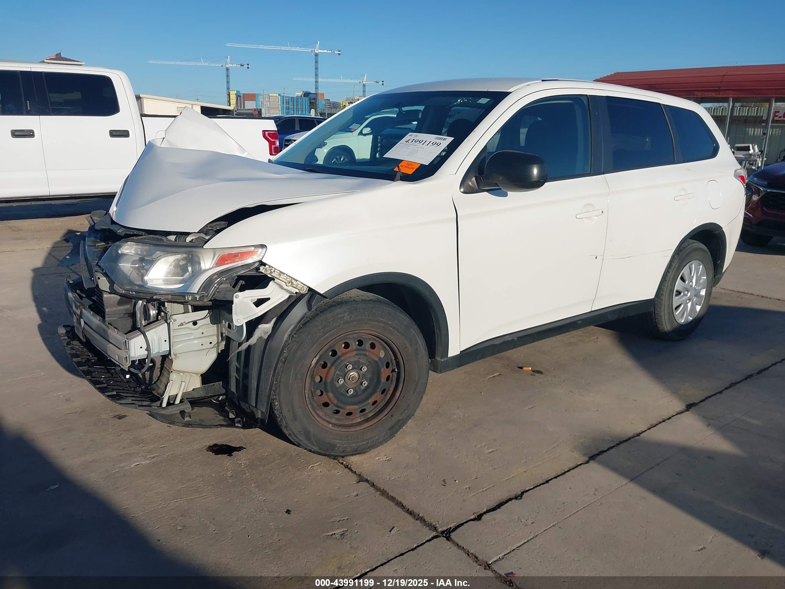 MITSUBISHI OUTLANDER image 2