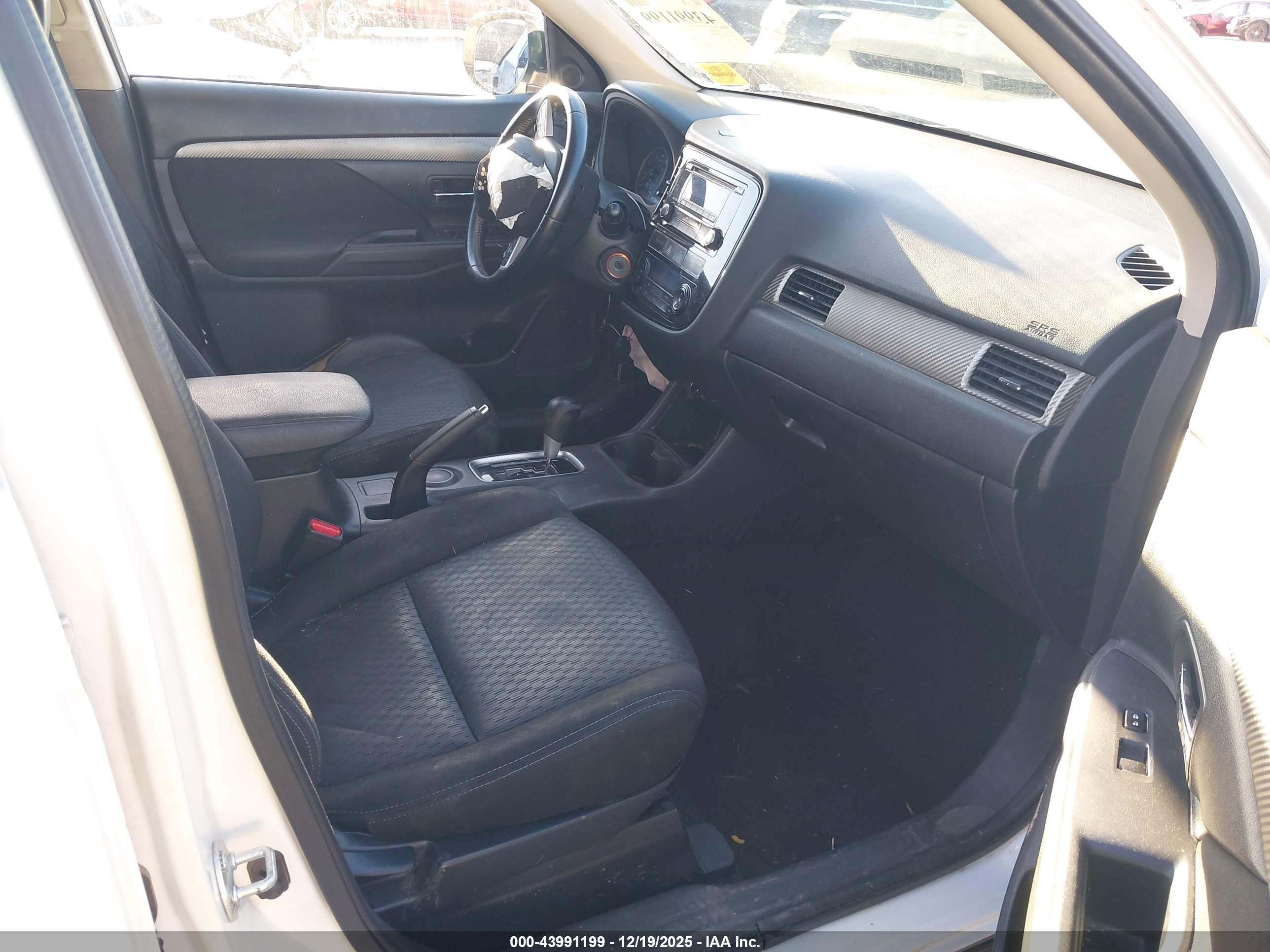 MITSUBISHI OUTLANDER image 5