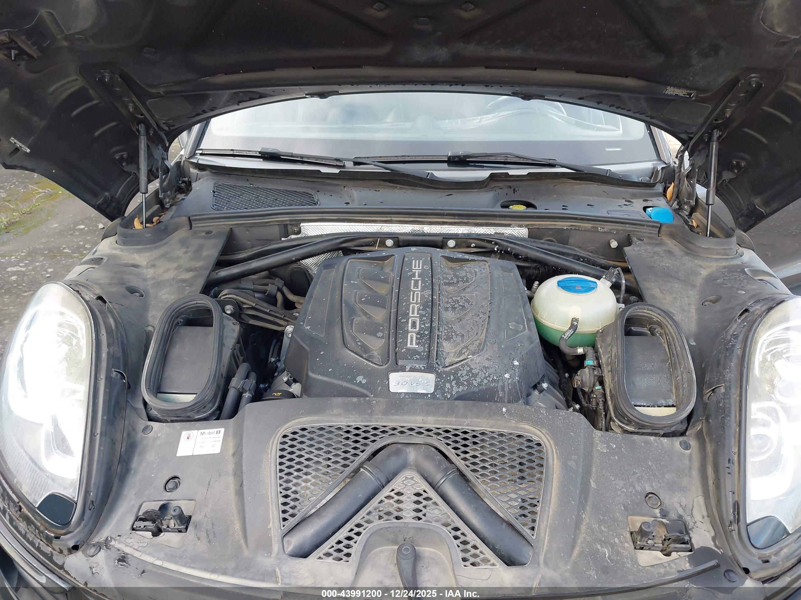 PORSCHE MACAN image 10