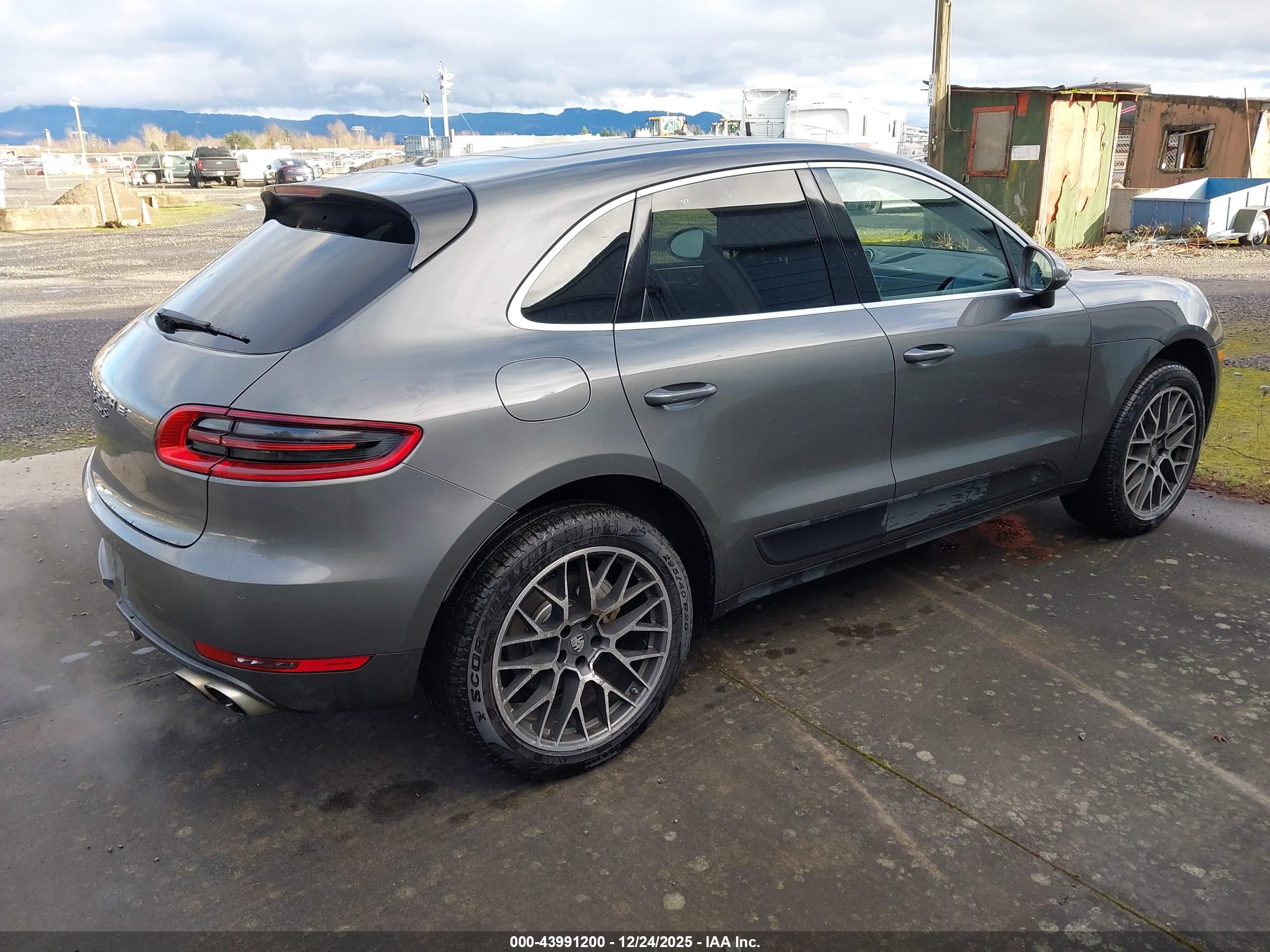 PORSCHE MACAN image 4