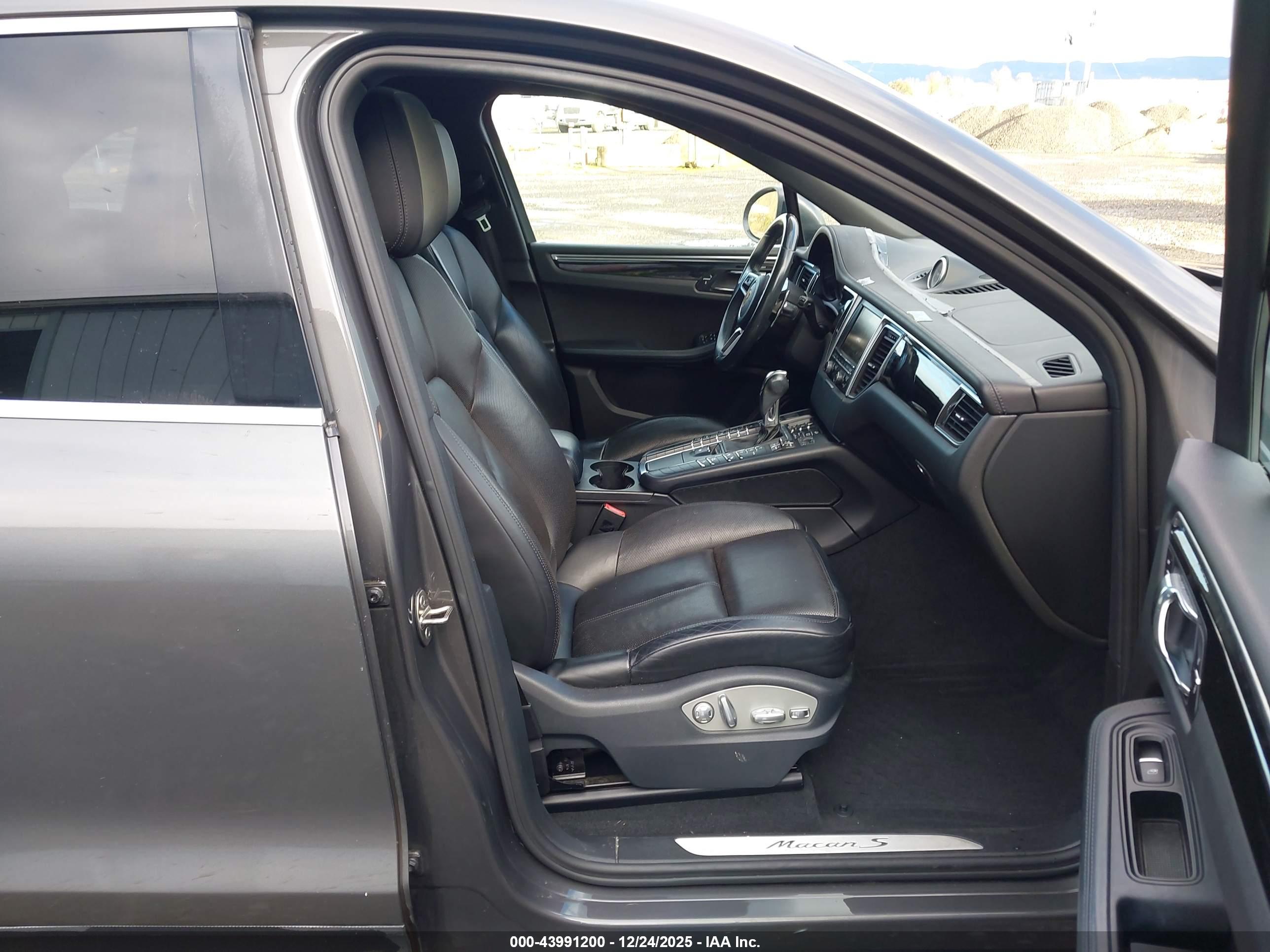 PORSCHE MACAN image 5