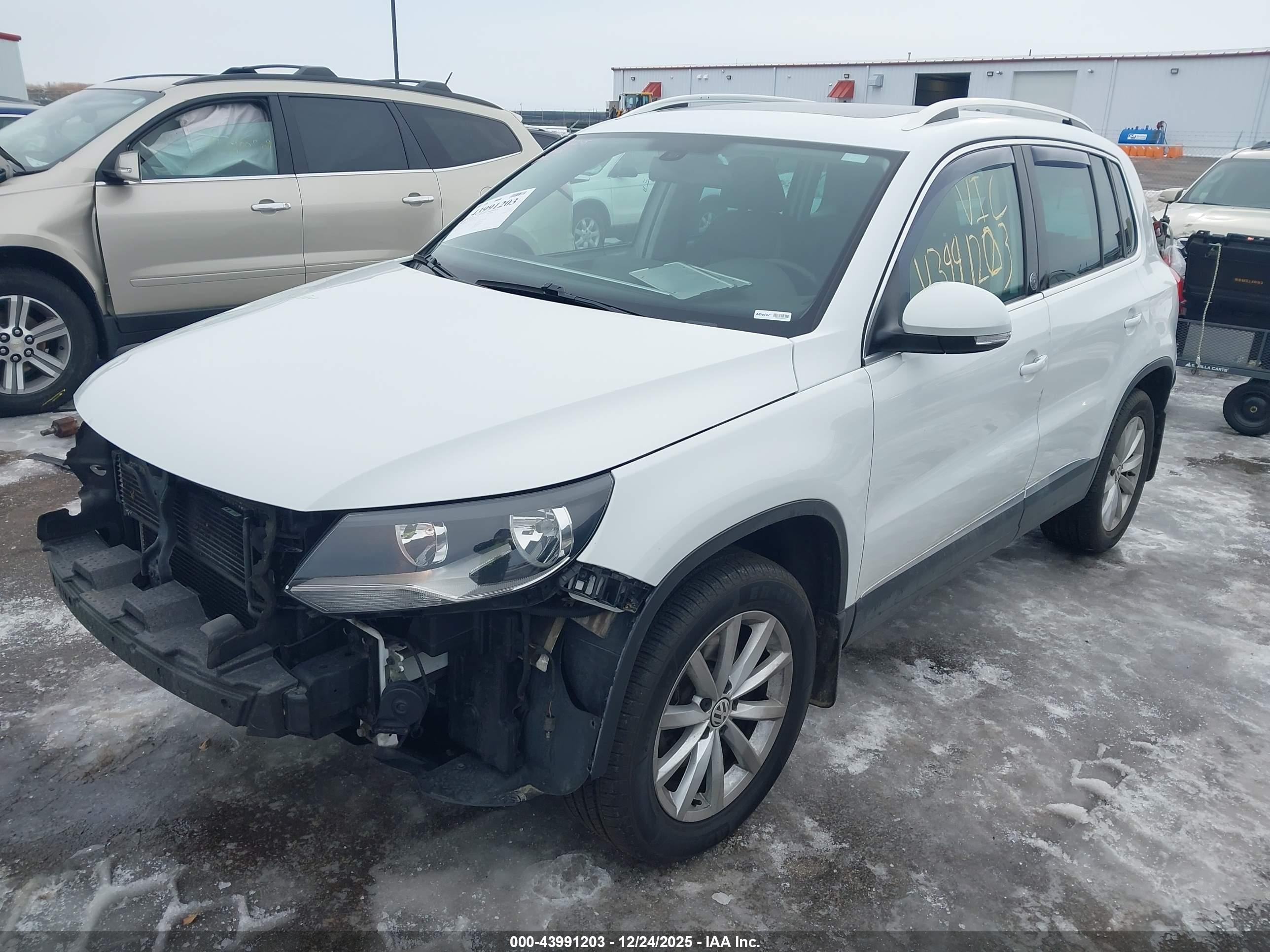 VOLKSWAGEN TIGUAN image 2