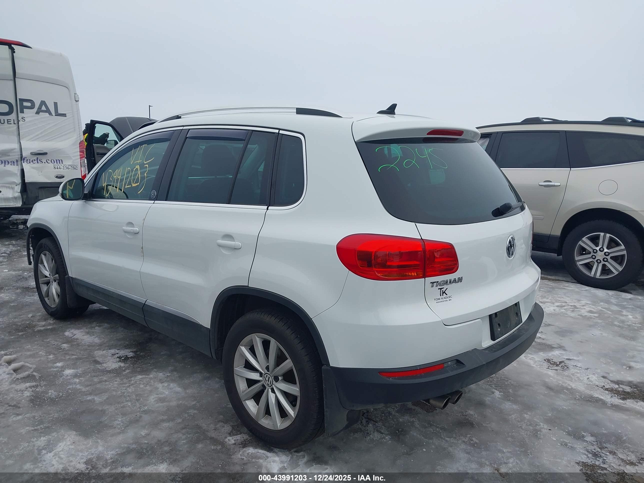 VOLKSWAGEN TIGUAN image 3
