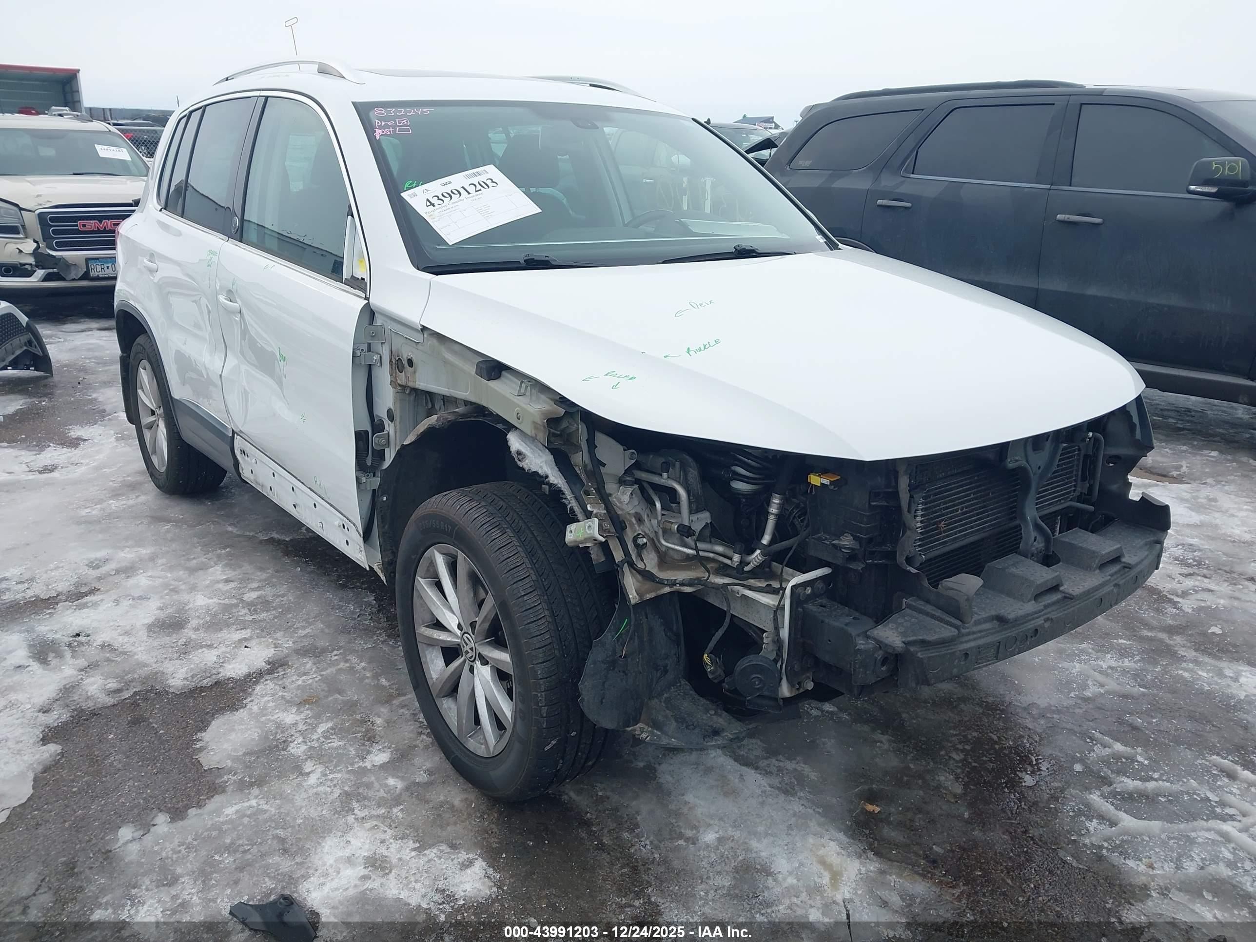 VOLKSWAGEN TIGUAN image 6