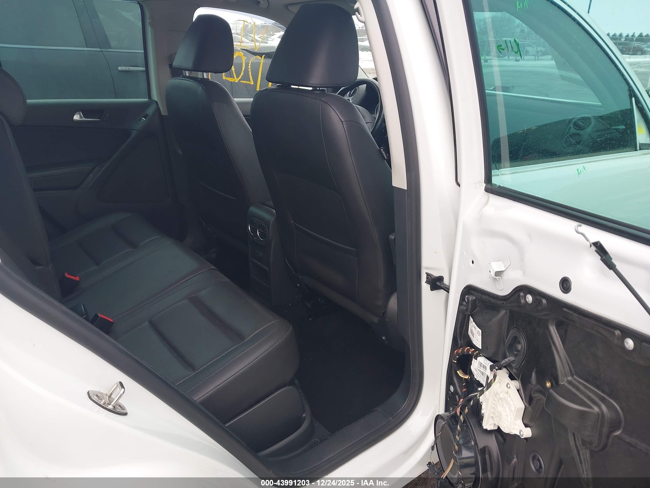 VOLKSWAGEN TIGUAN image 8