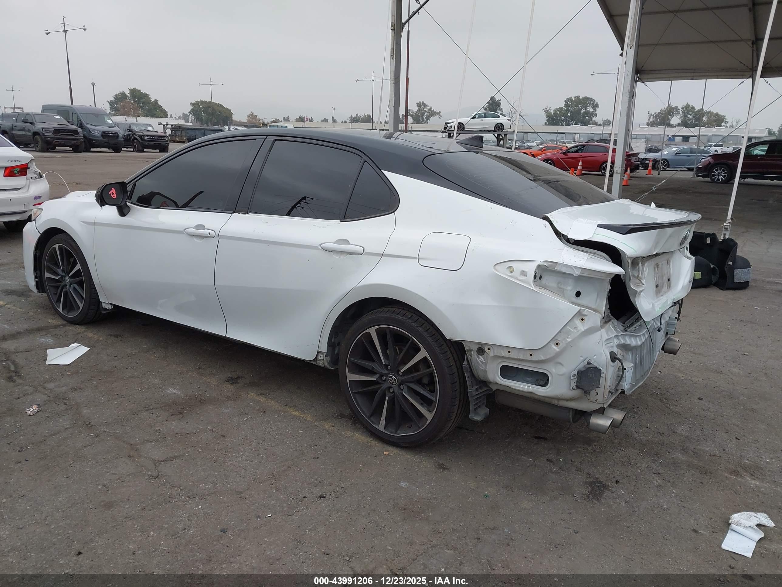TOYOTA CAMRY image 3