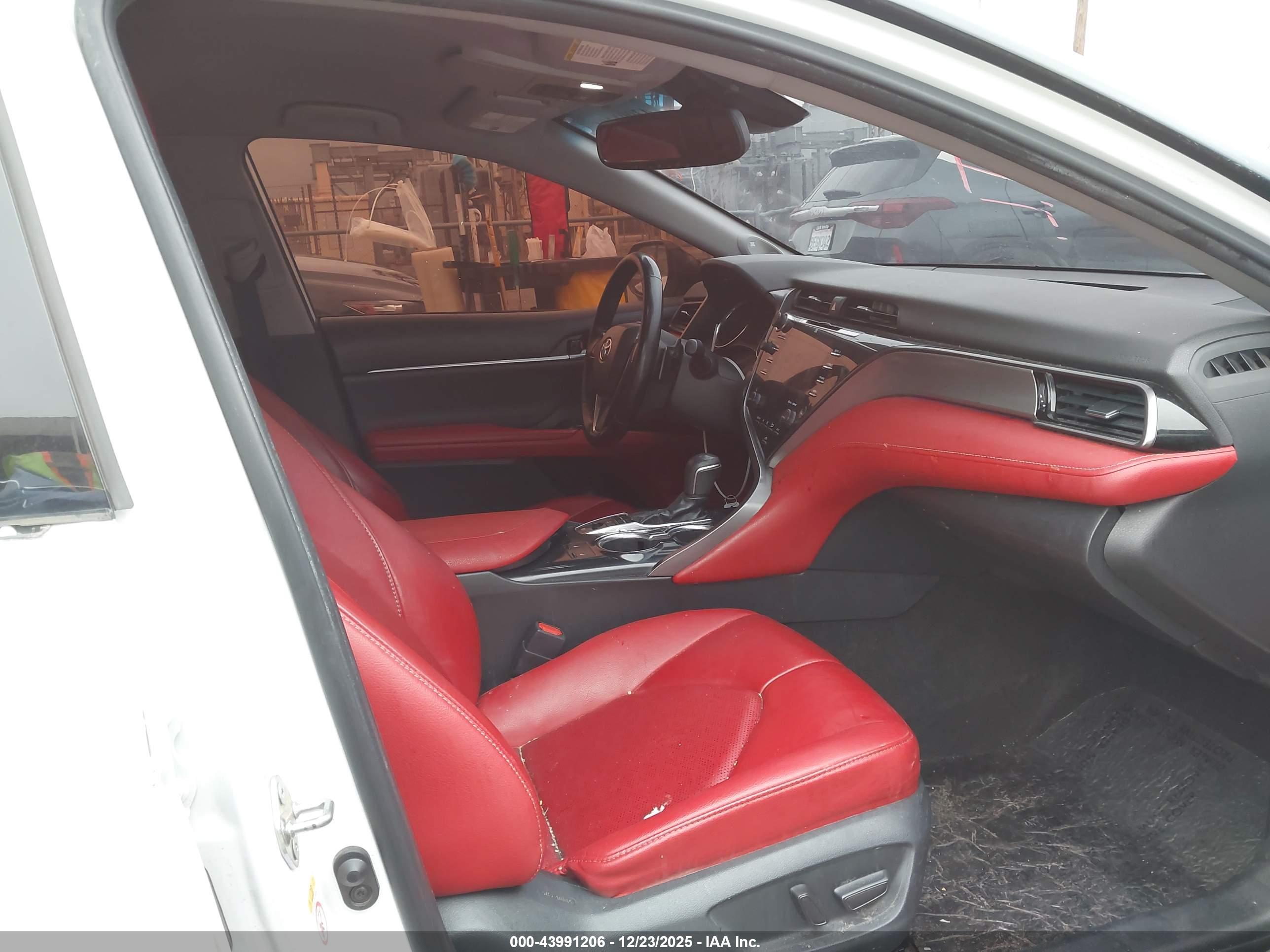 TOYOTA CAMRY image 5