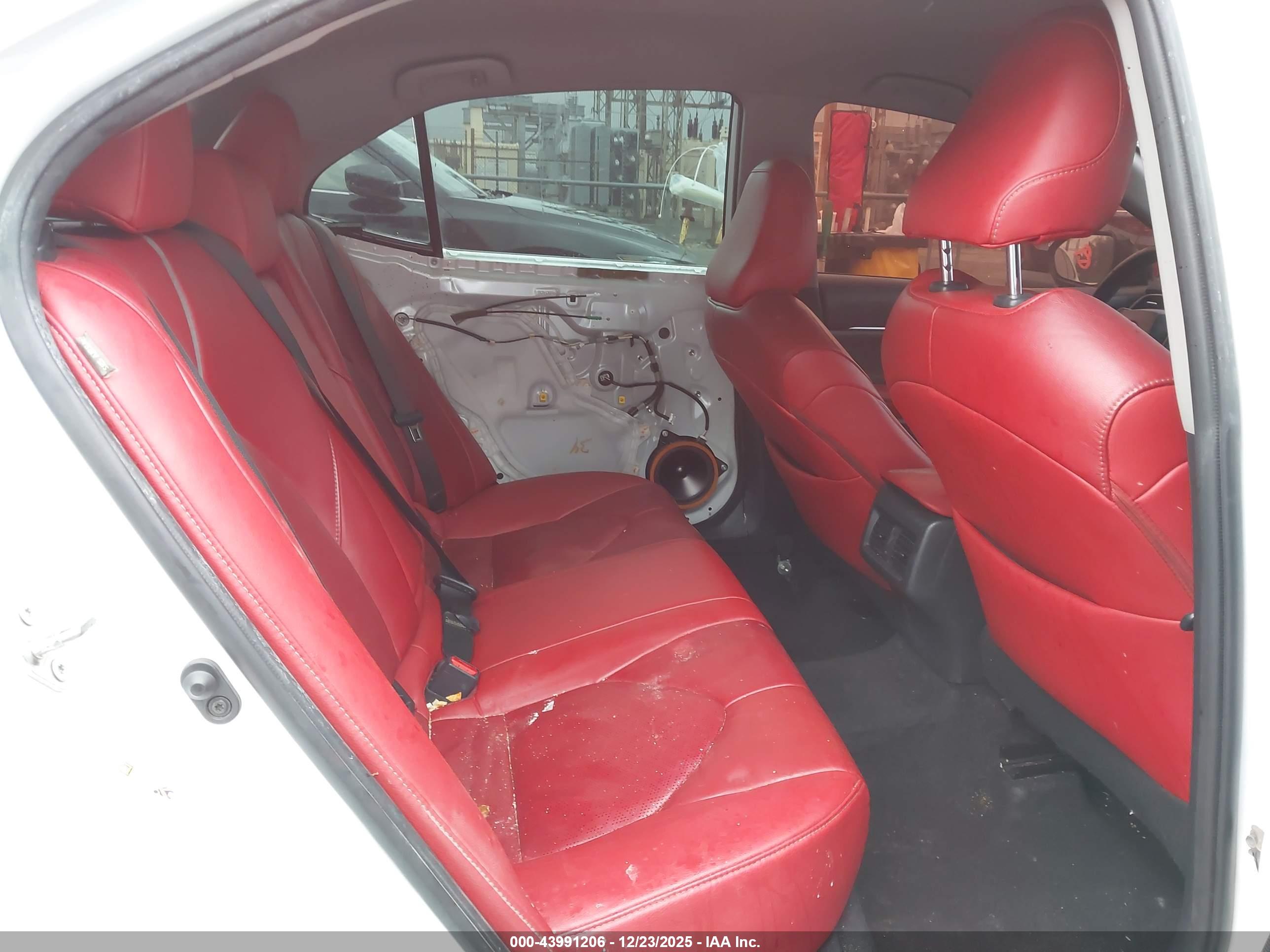 TOYOTA CAMRY image 8