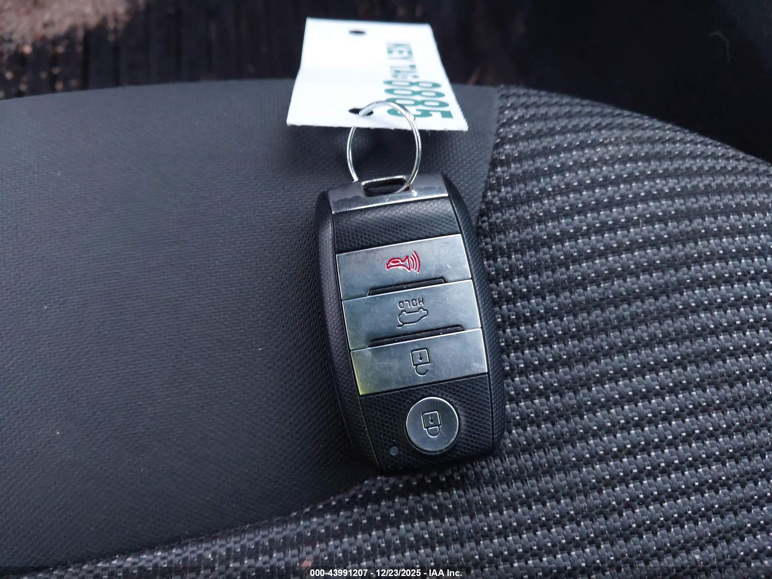 KIA NIRO image 11
