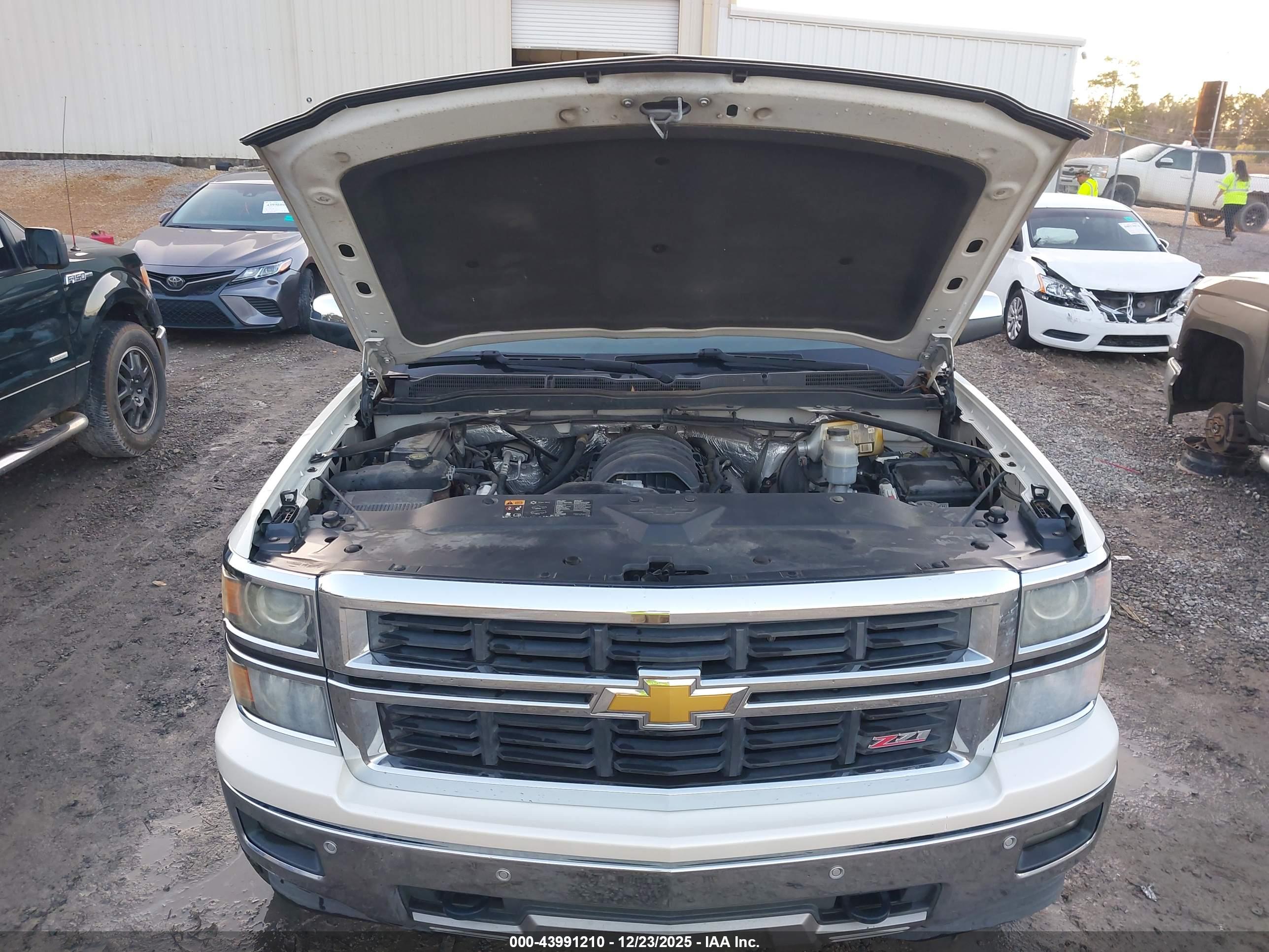 CHEVROLET SILVERADO image 10