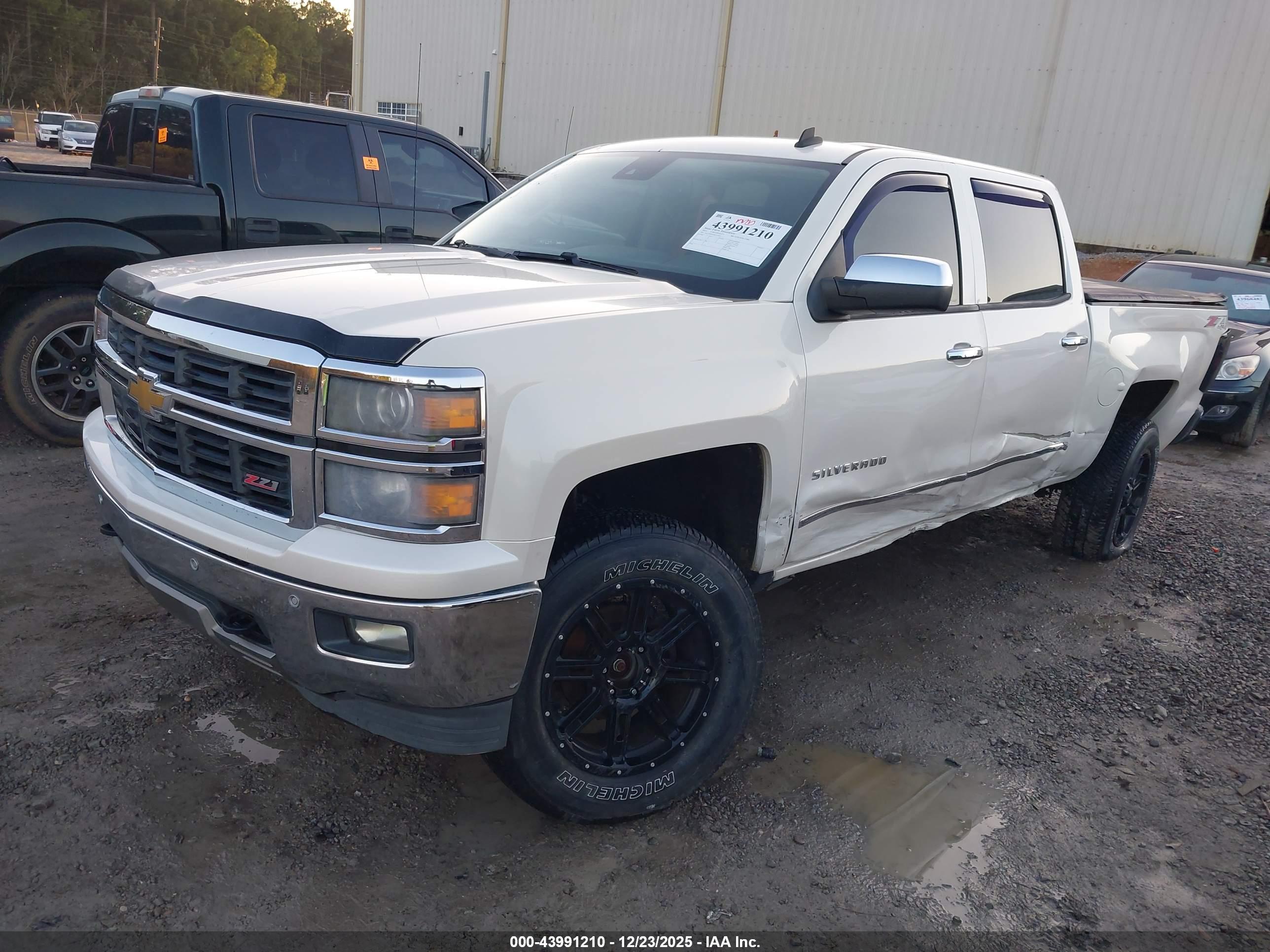 CHEVROLET SILVERADO image 2