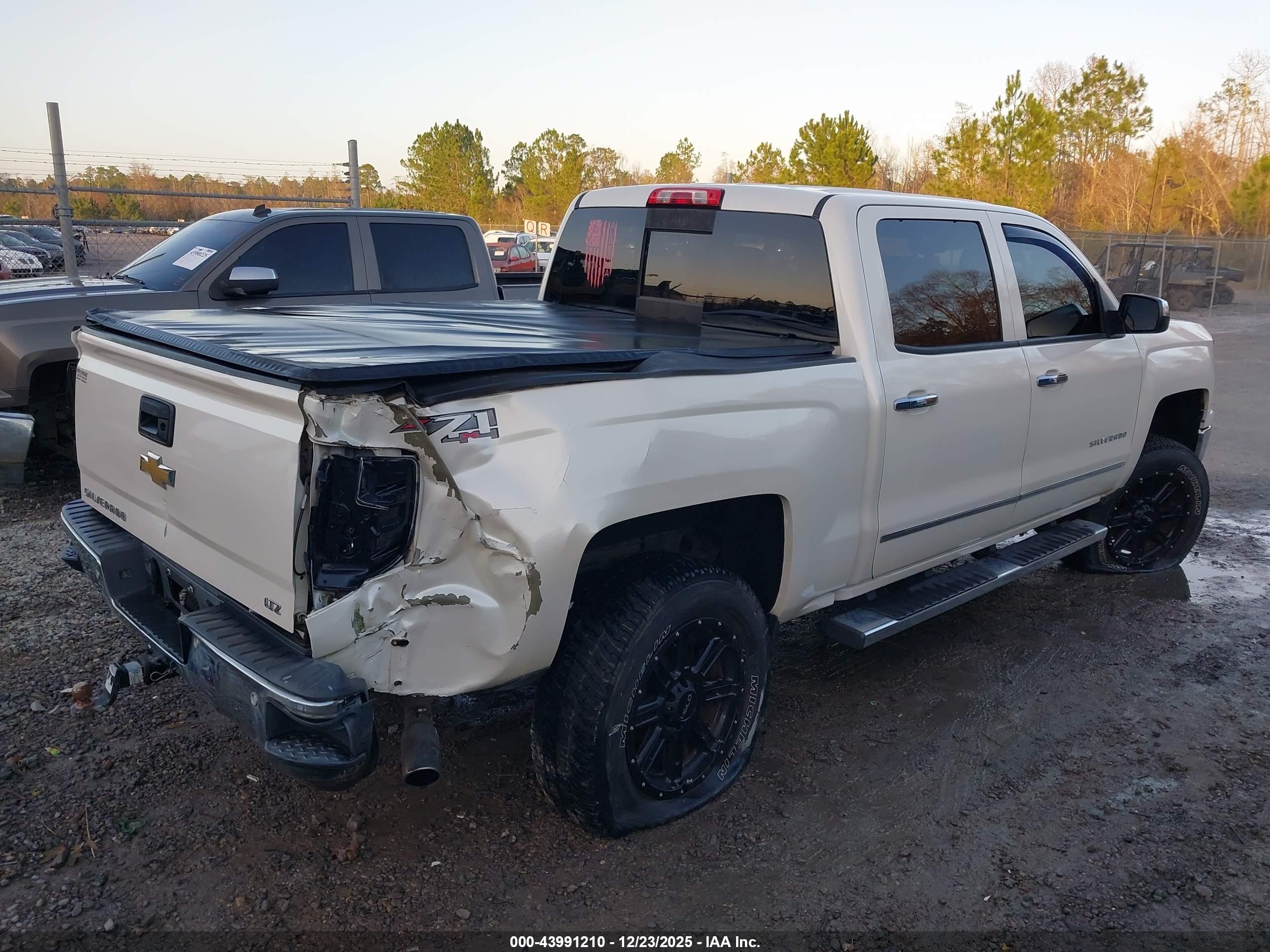 CHEVROLET SILVERADO image 4