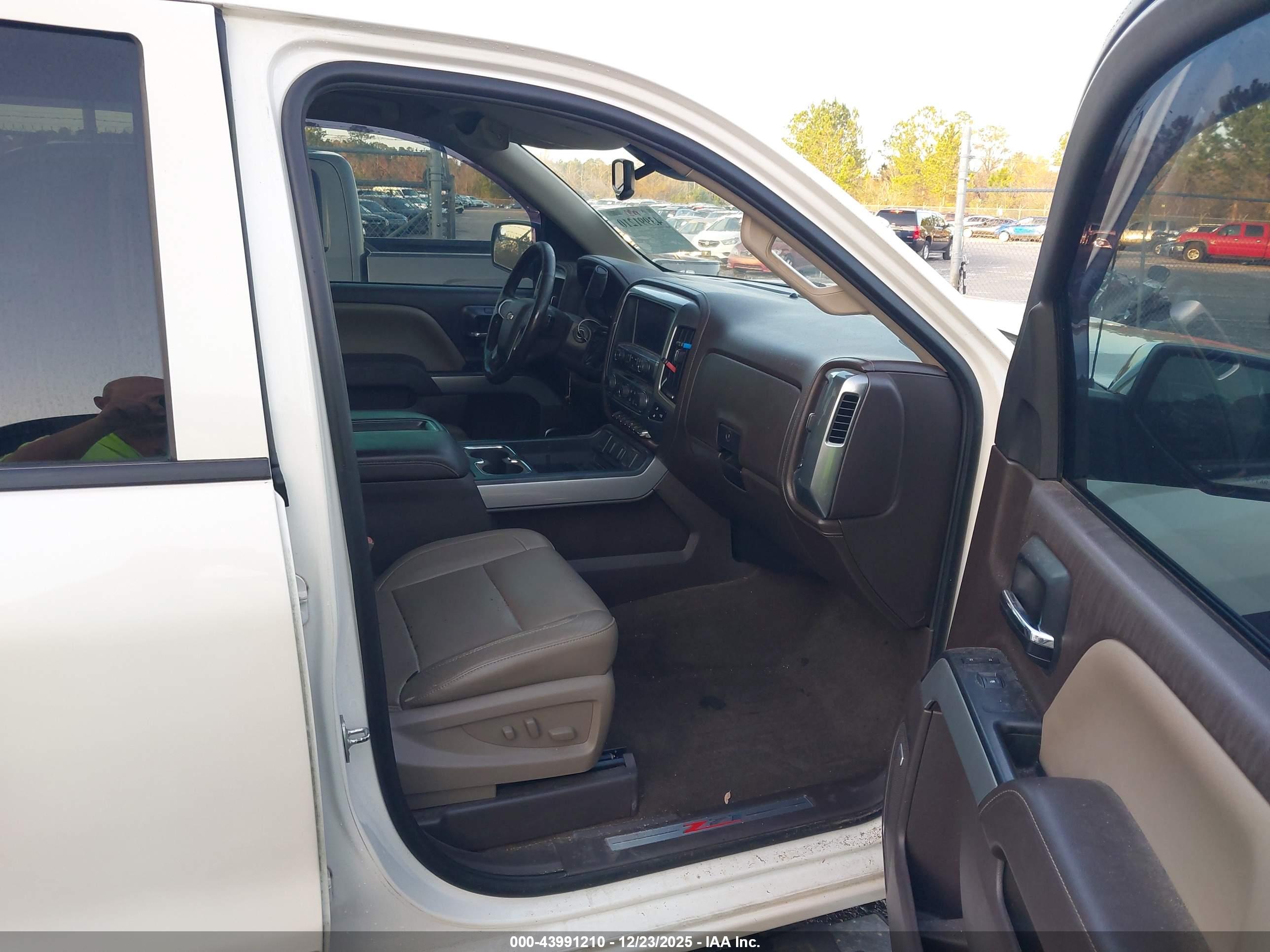 CHEVROLET SILVERADO image 5
