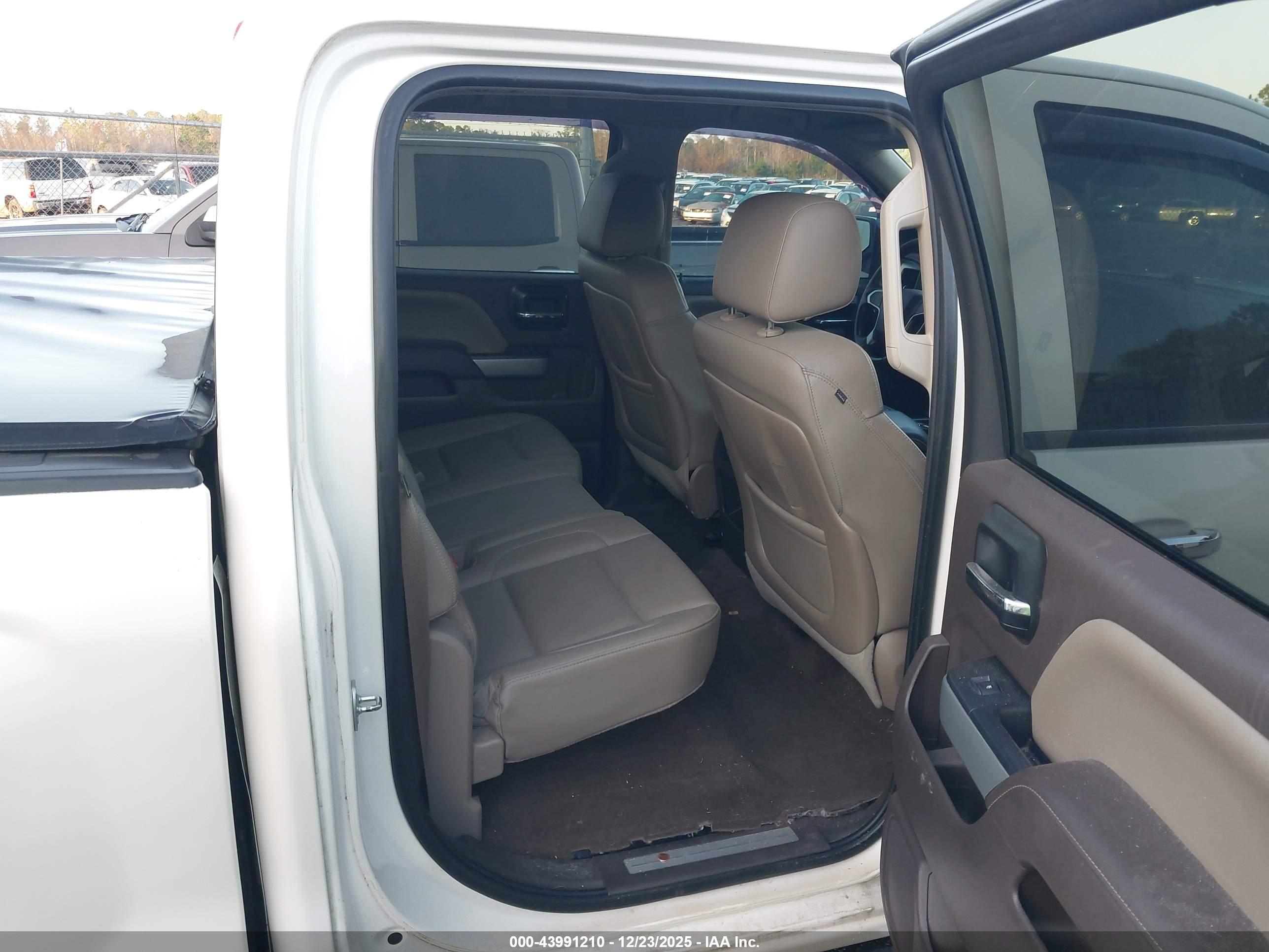 CHEVROLET SILVERADO image 8