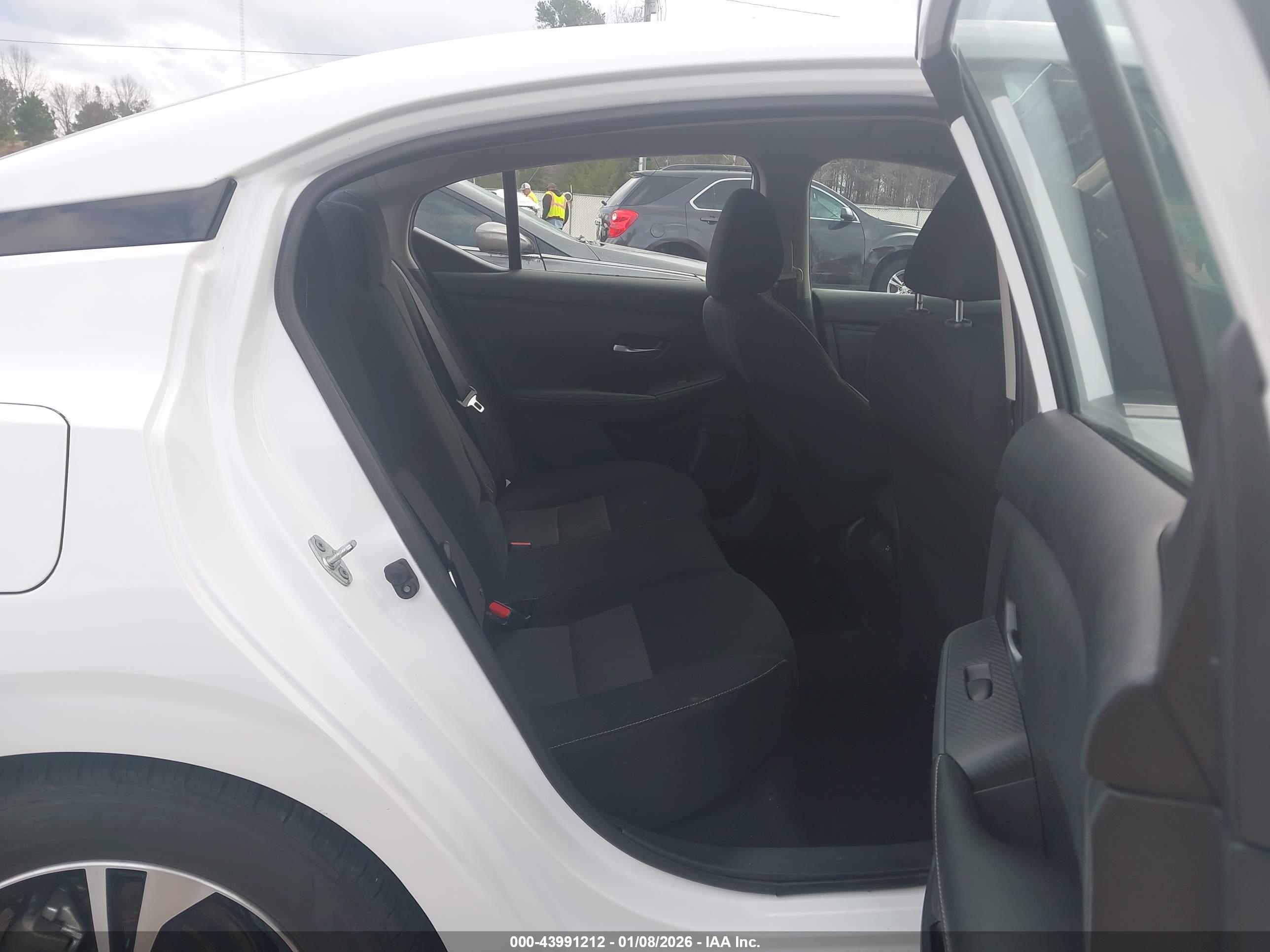 NISSAN SENTRA image 8