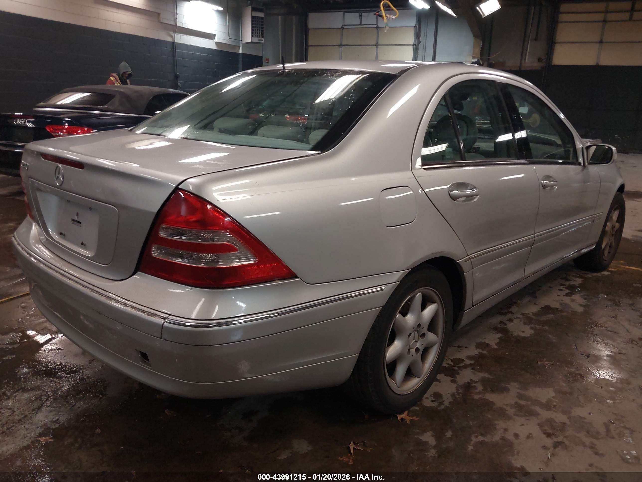 MERCEDES-BENZ C image 4