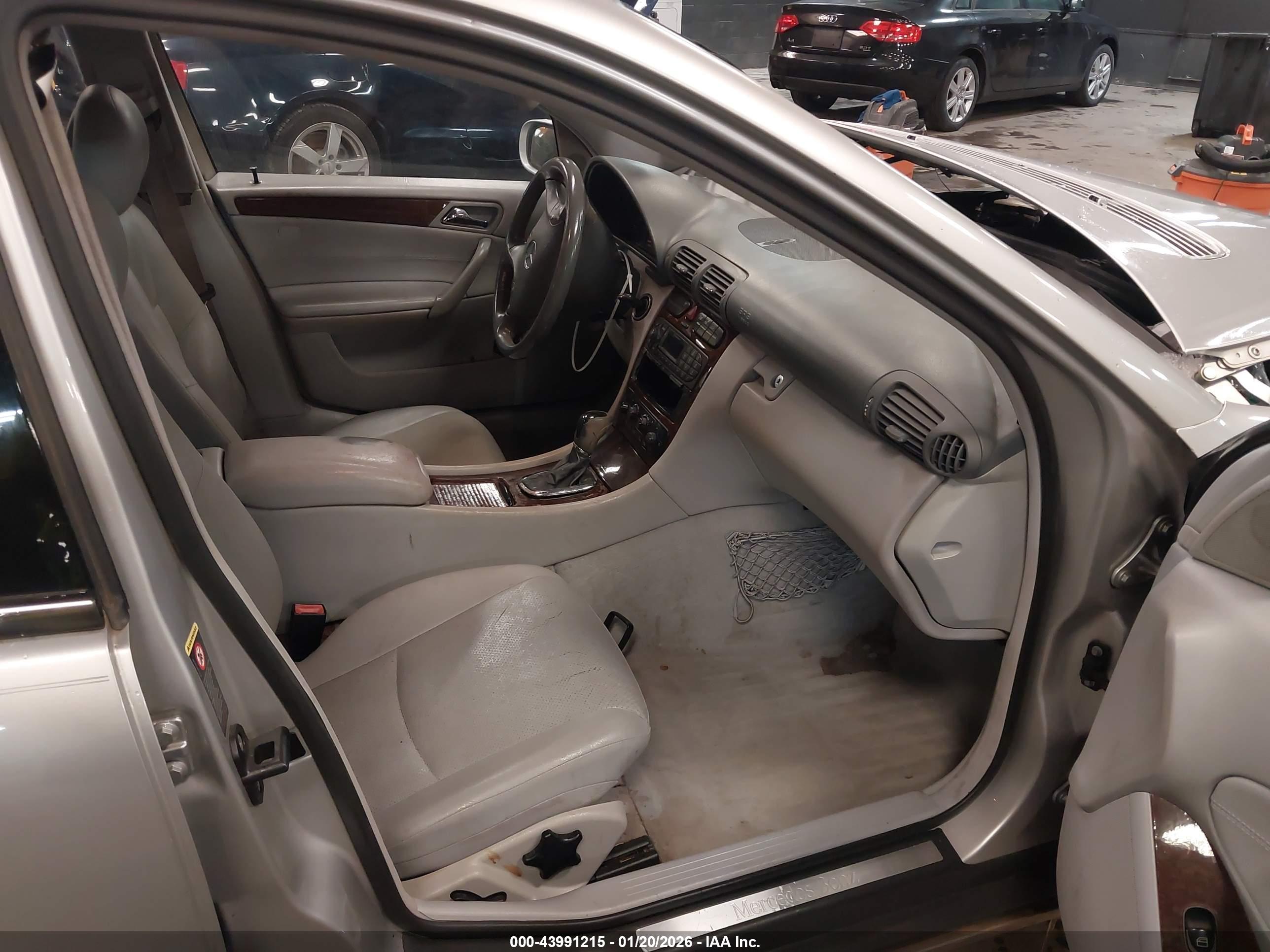 MERCEDES-BENZ C image 5