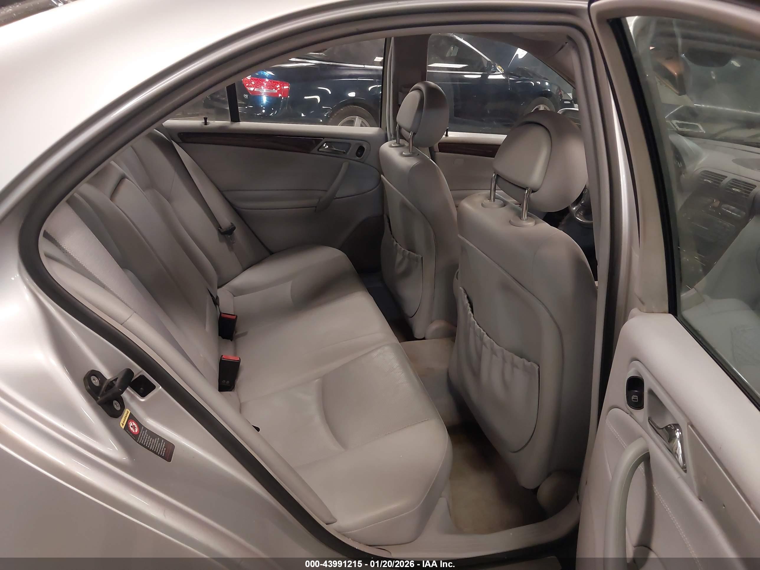 MERCEDES-BENZ C image 8