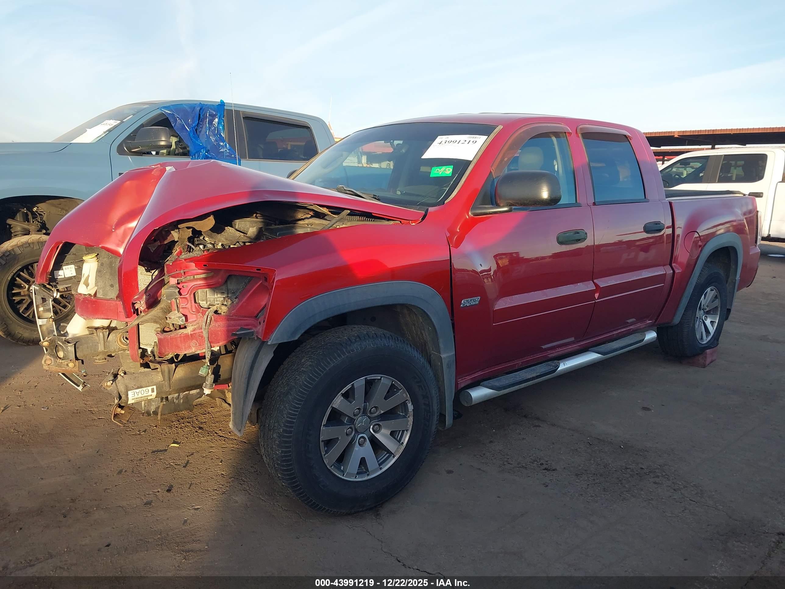 MITSUBISHI RAIDER image 2
