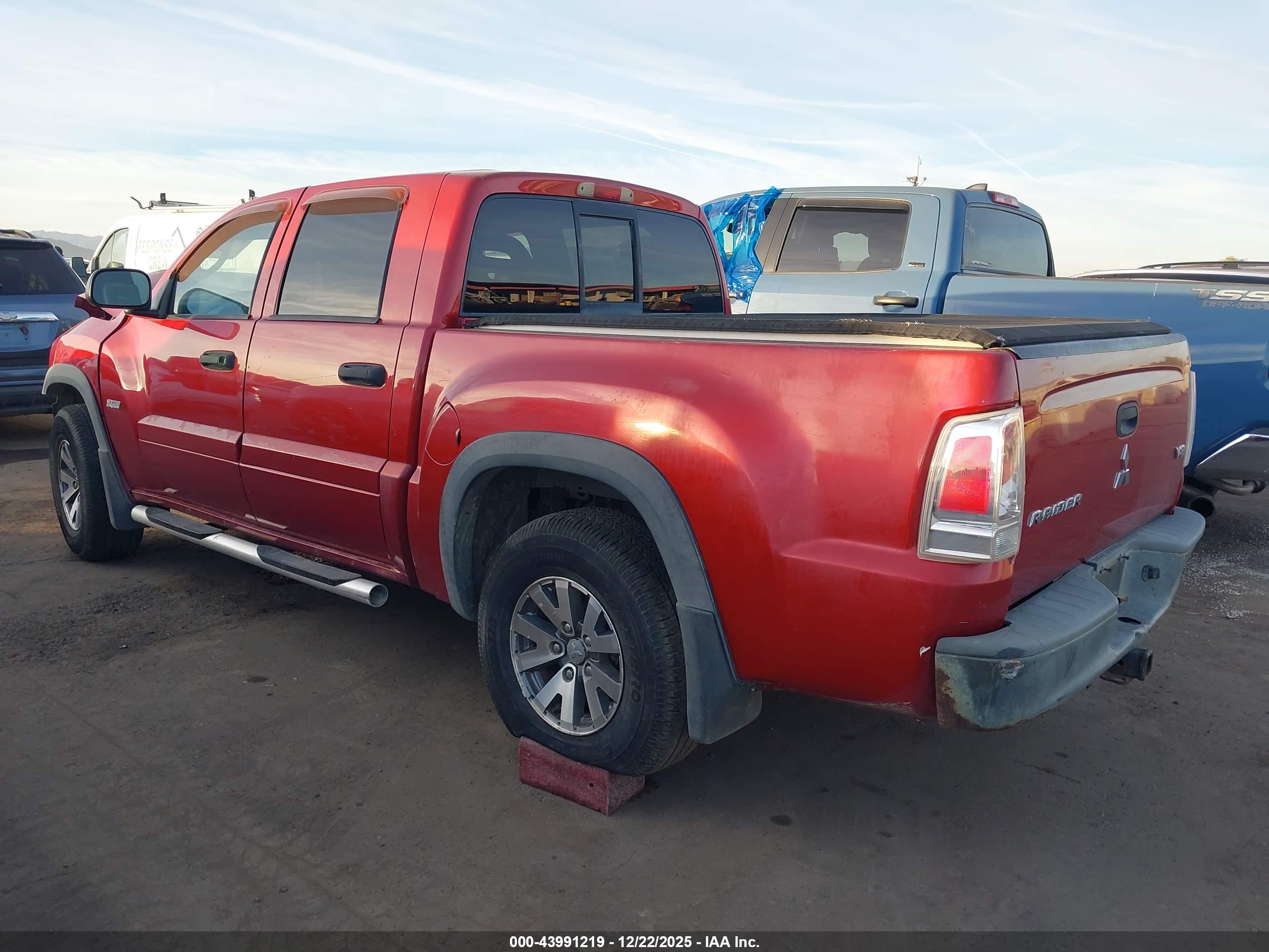 MITSUBISHI RAIDER image 3