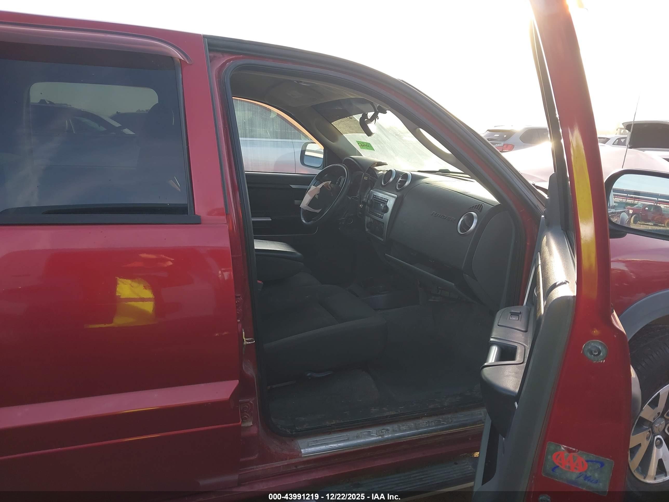 MITSUBISHI RAIDER image 5