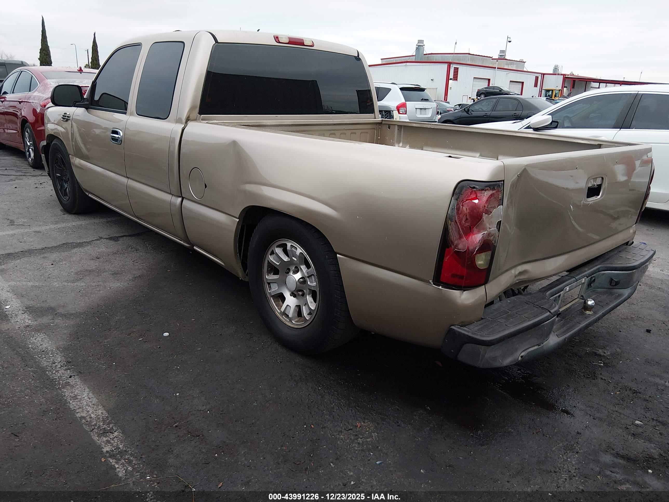 CHEVROLET SILVERADO image 3