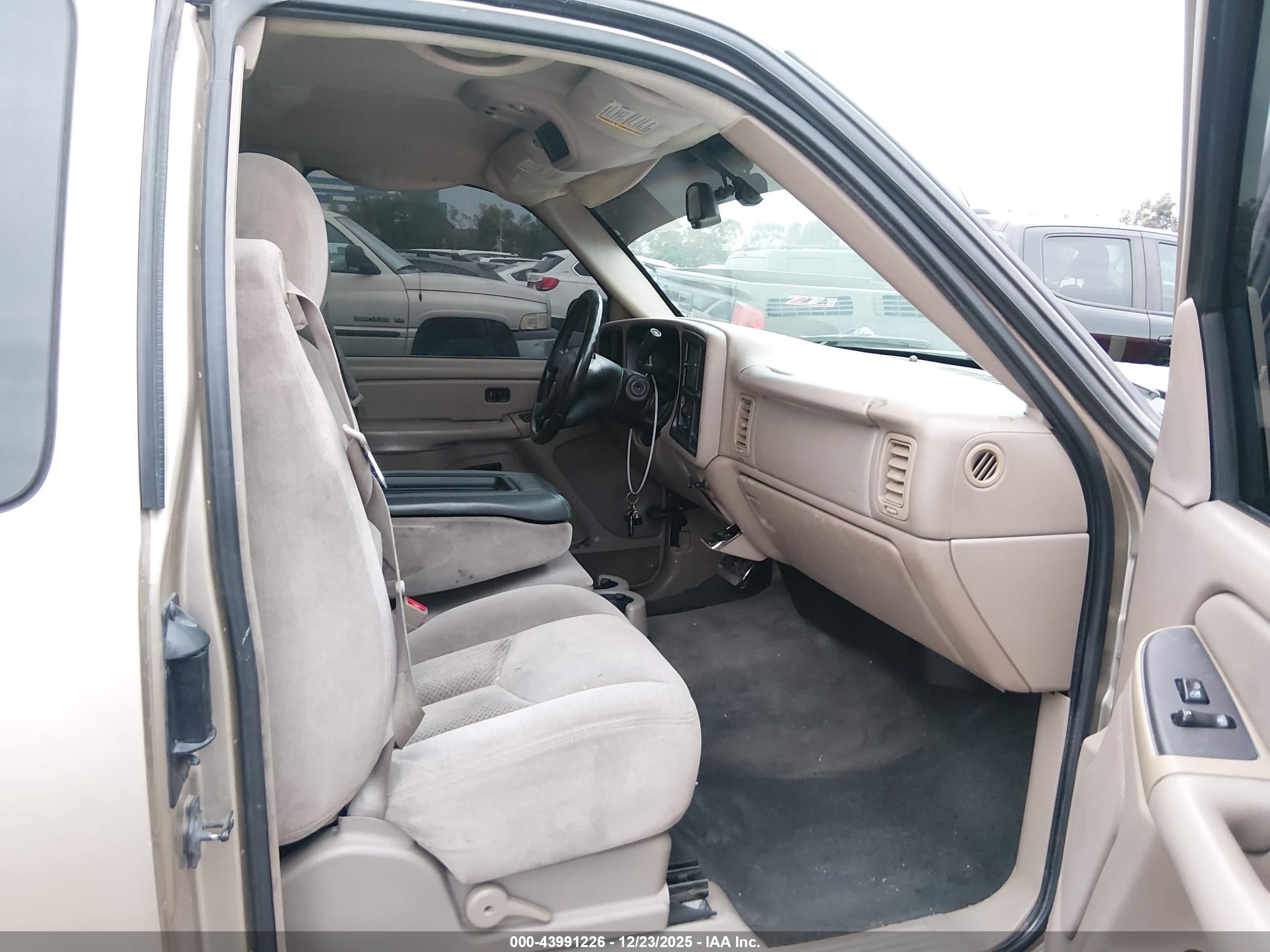 CHEVROLET SILVERADO image 5