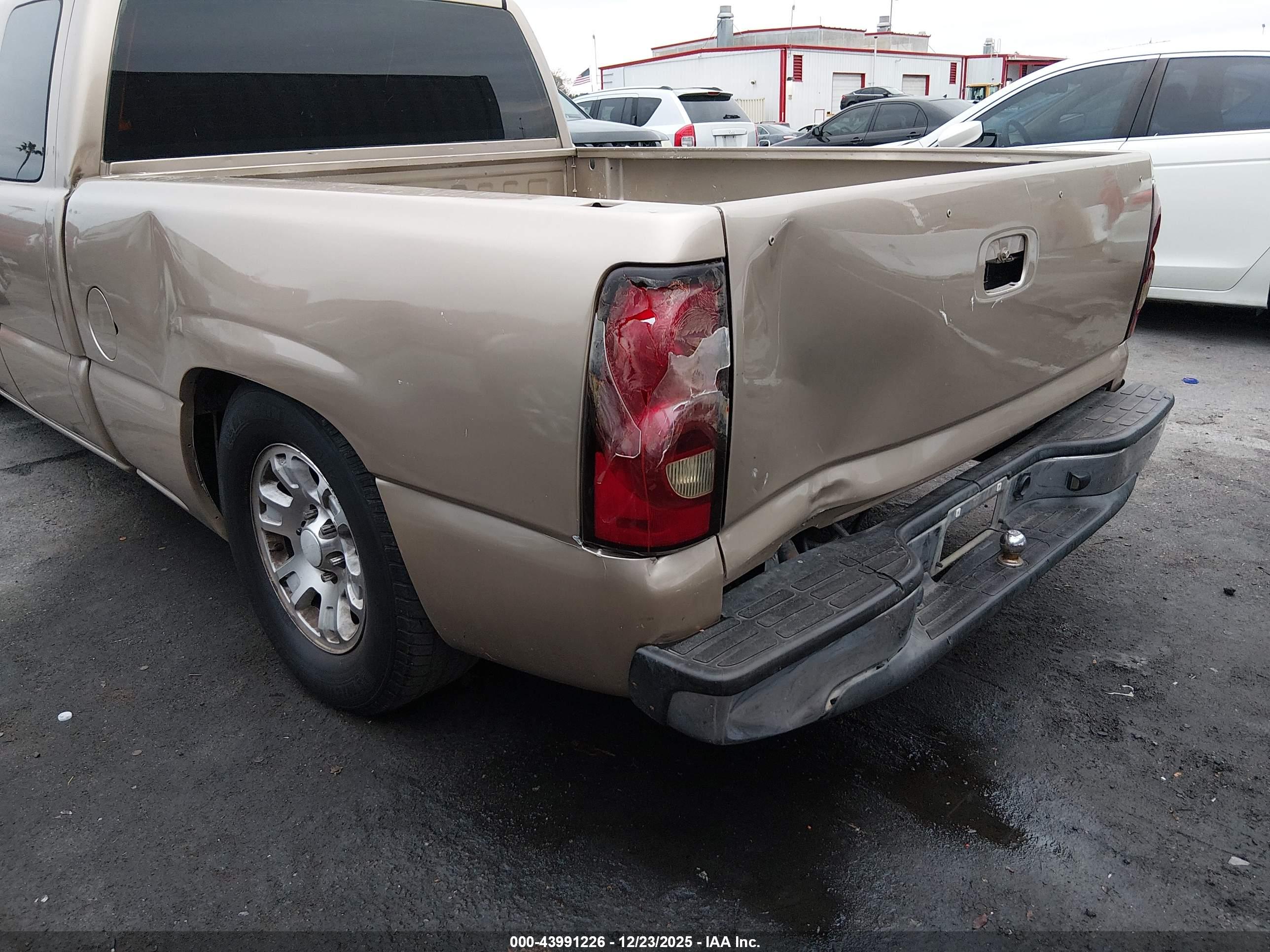 CHEVROLET SILVERADO image 6