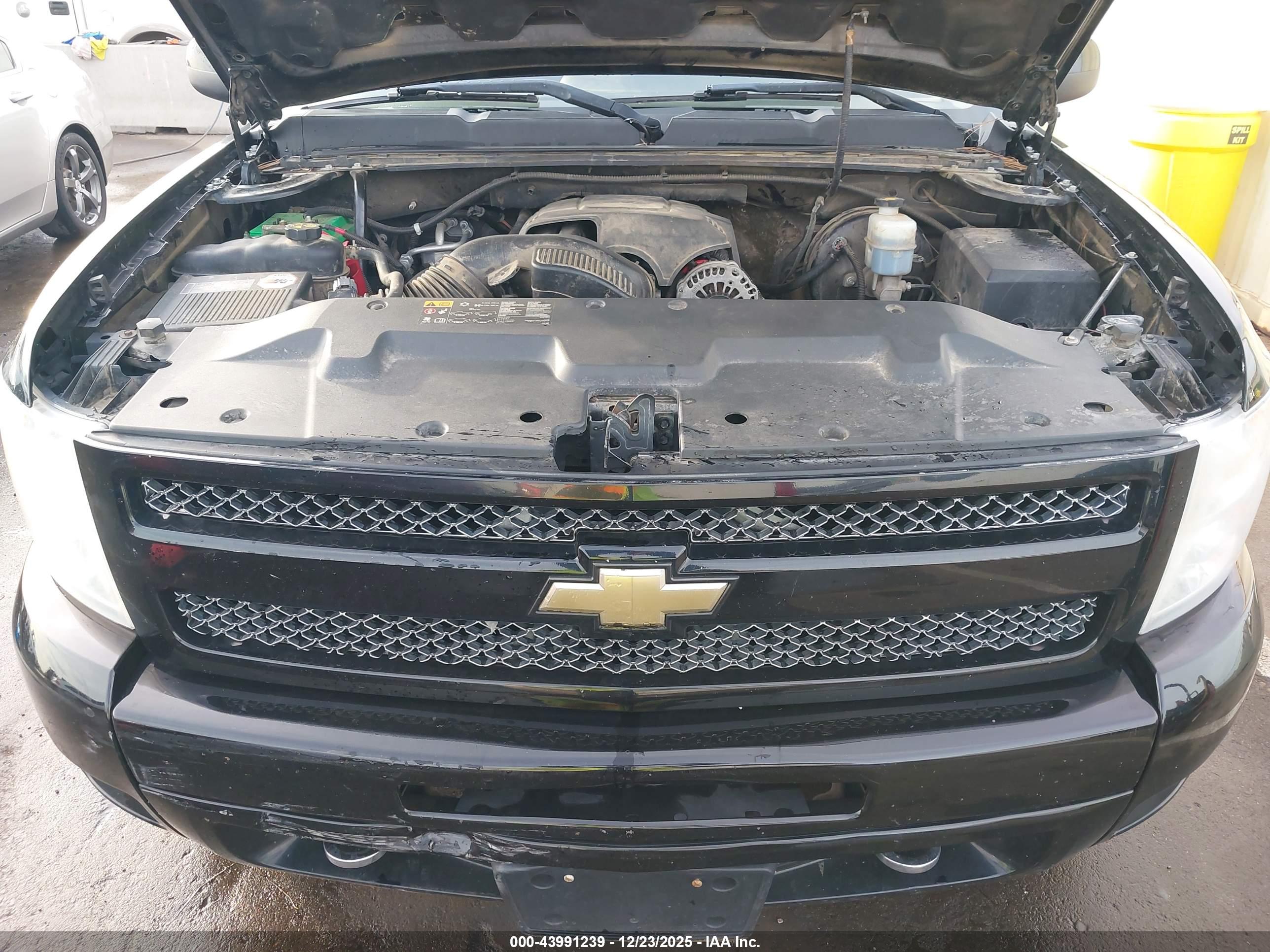 CHEVROLET SILVERADO image 10