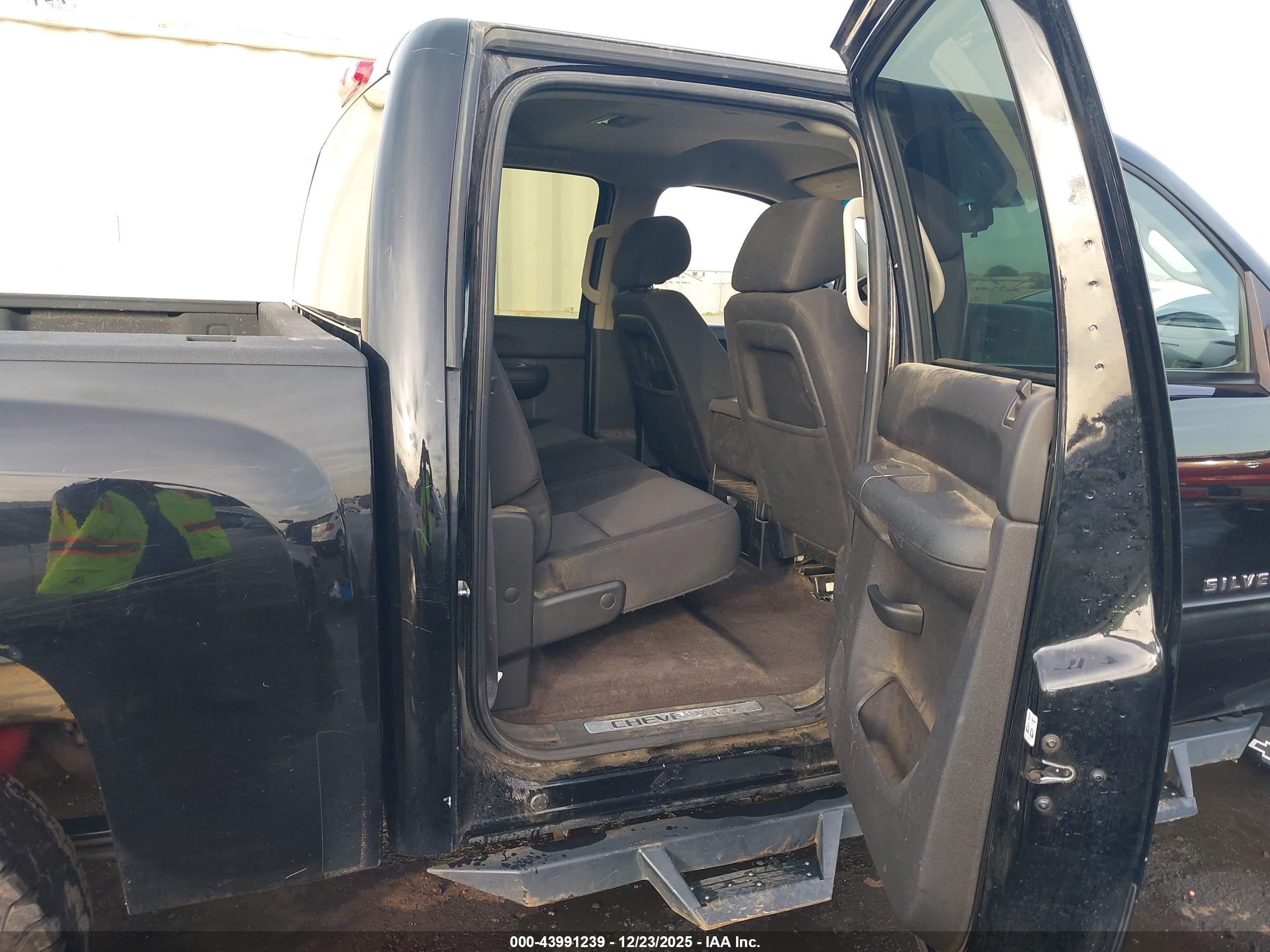 CHEVROLET SILVERADO image 8