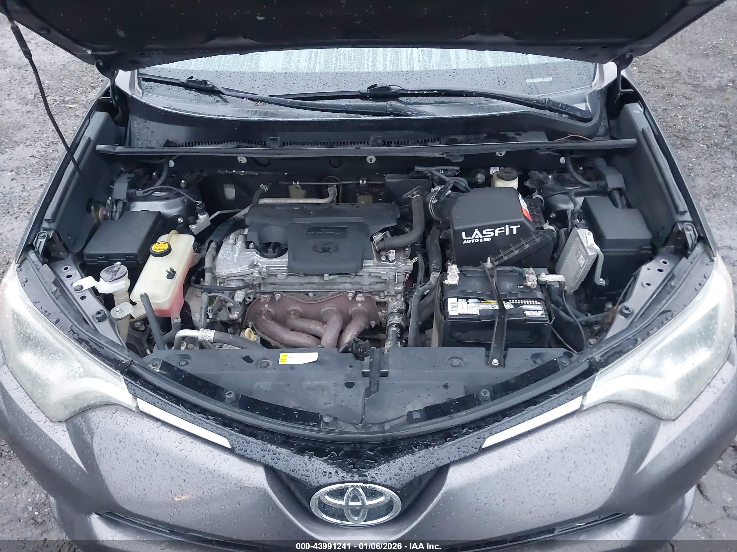 TOYOTA RAV4 image 10