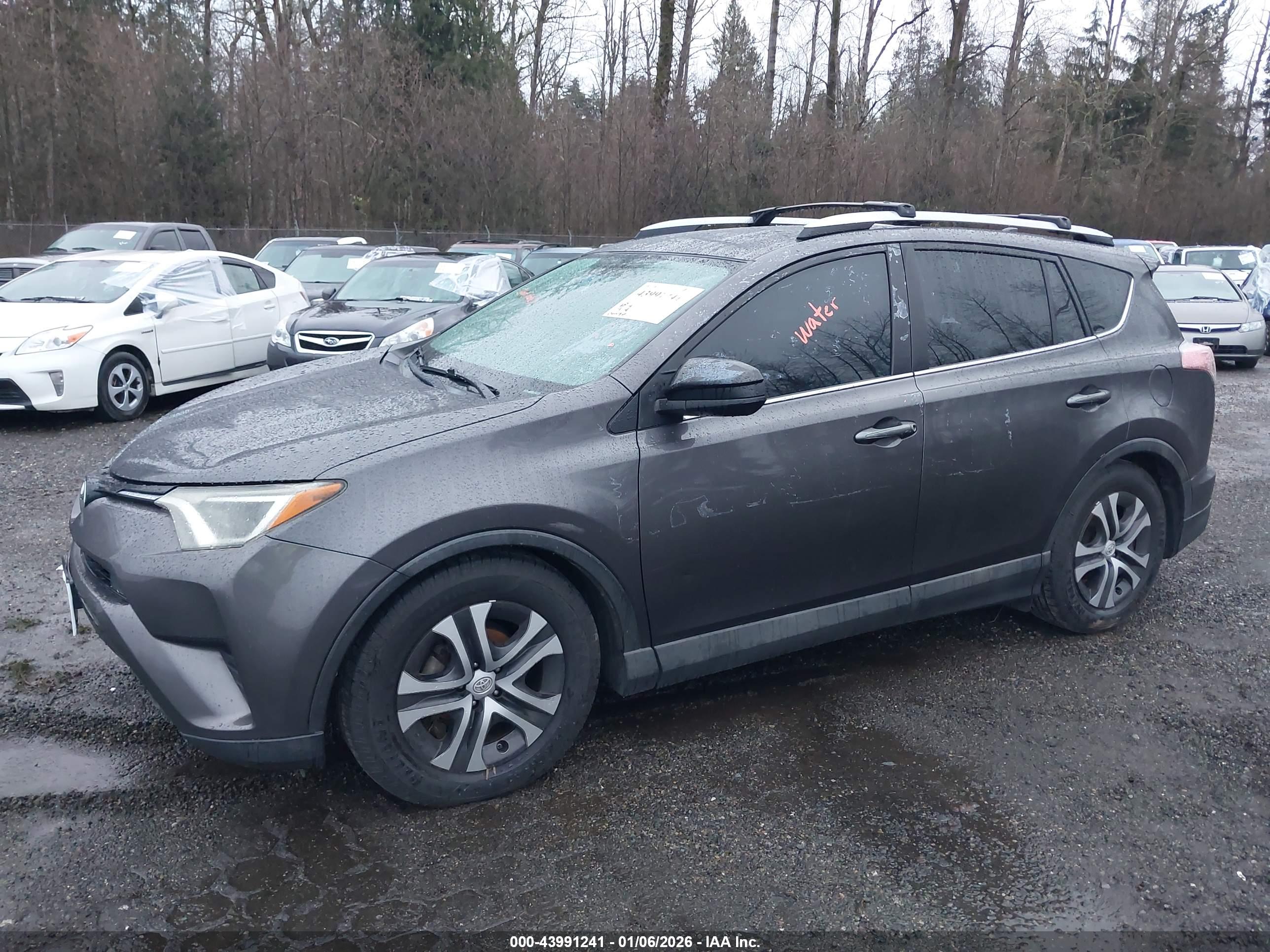 TOYOTA RAV4 image 6