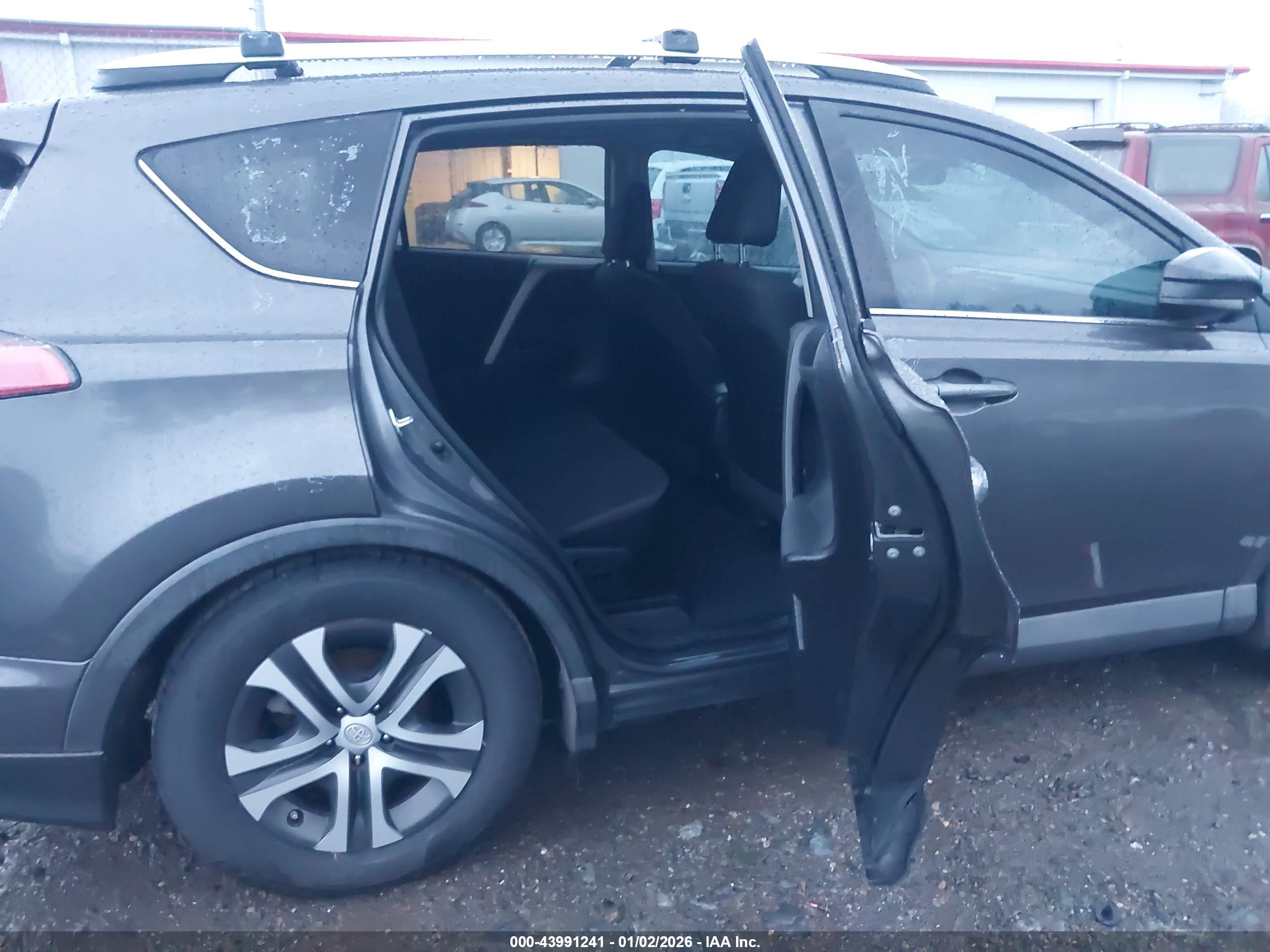 TOYOTA RAV4 image 8