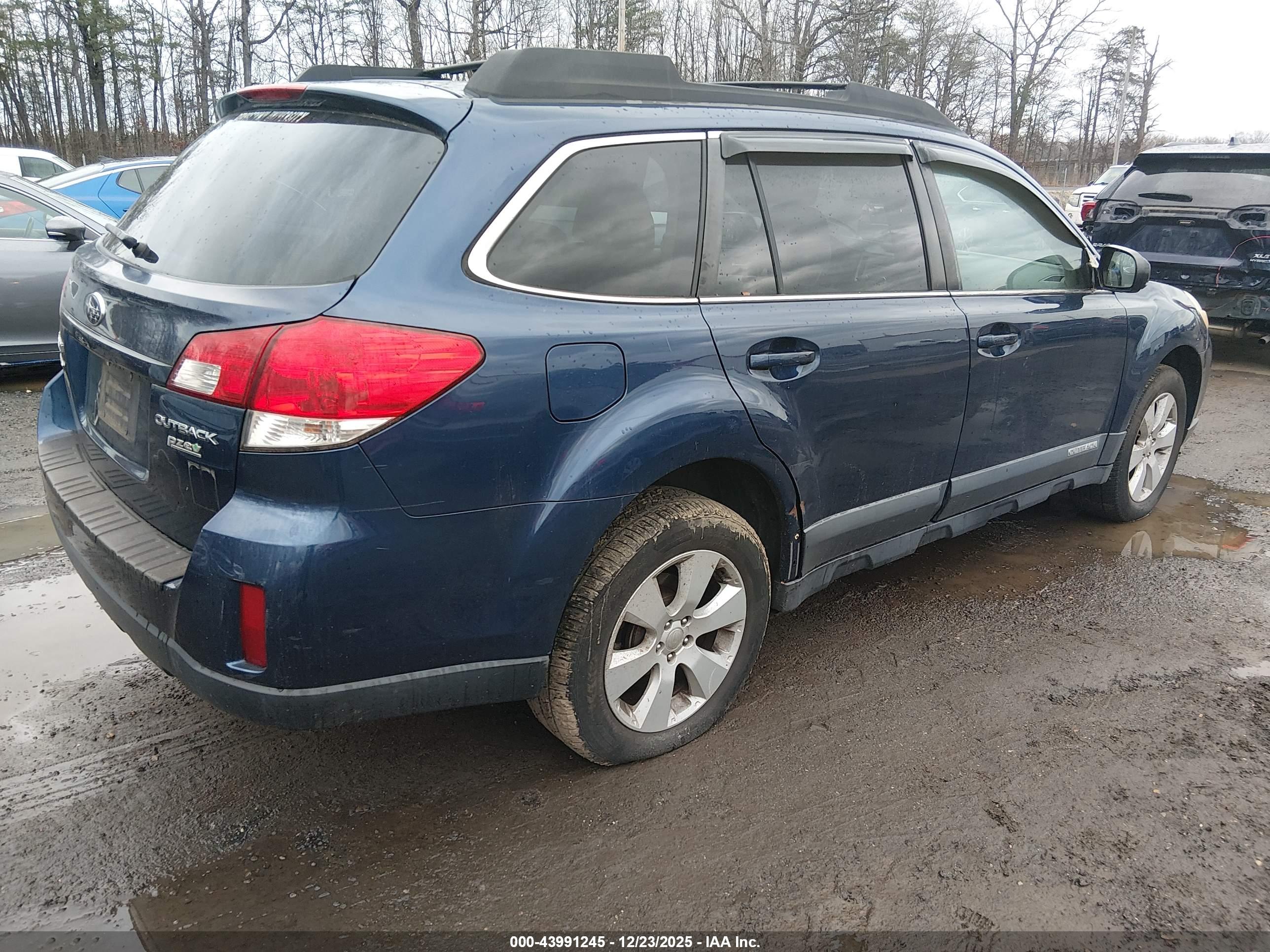 SUBARU OUTBACK image 4