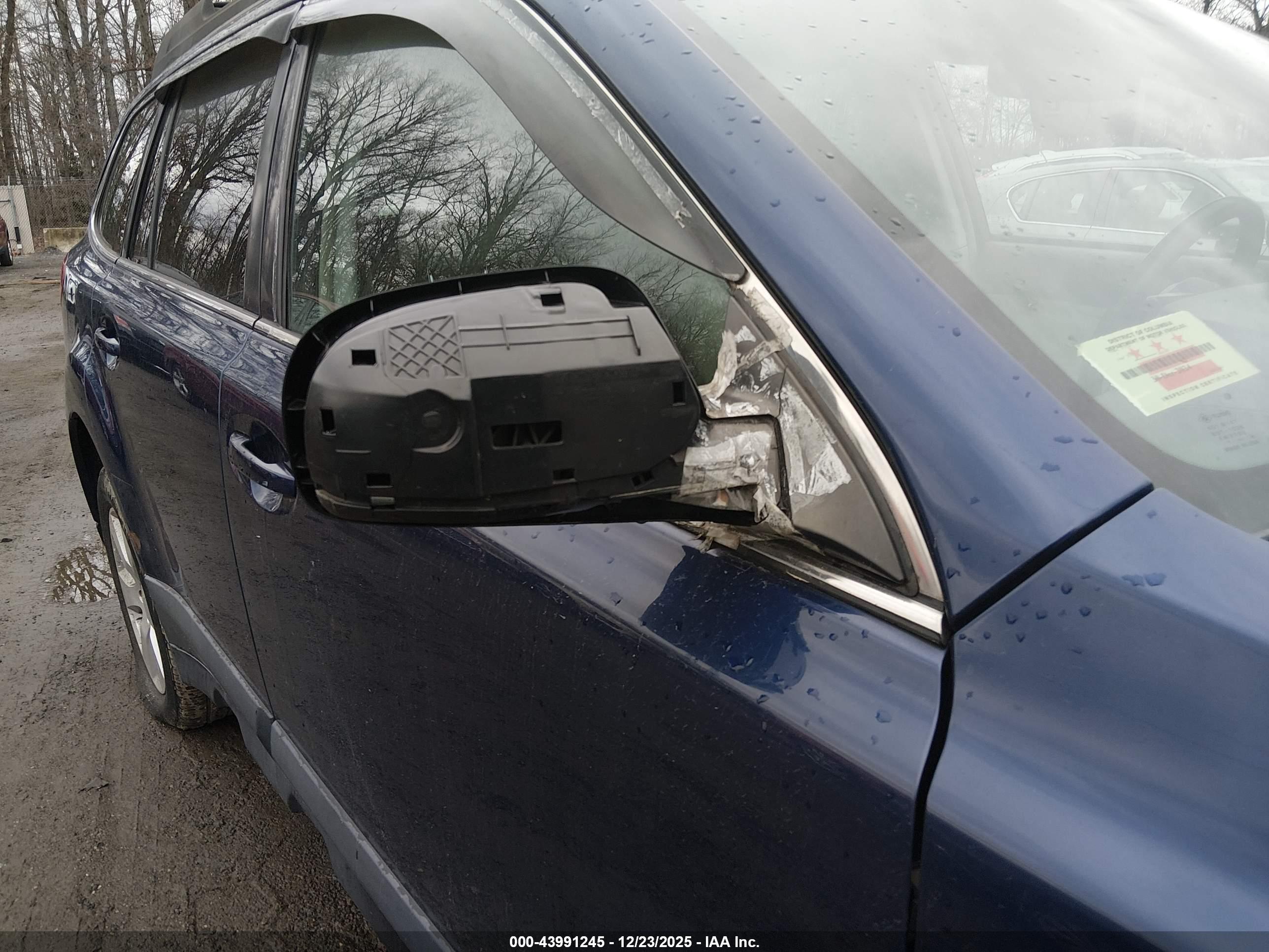 SUBARU OUTBACK image 6