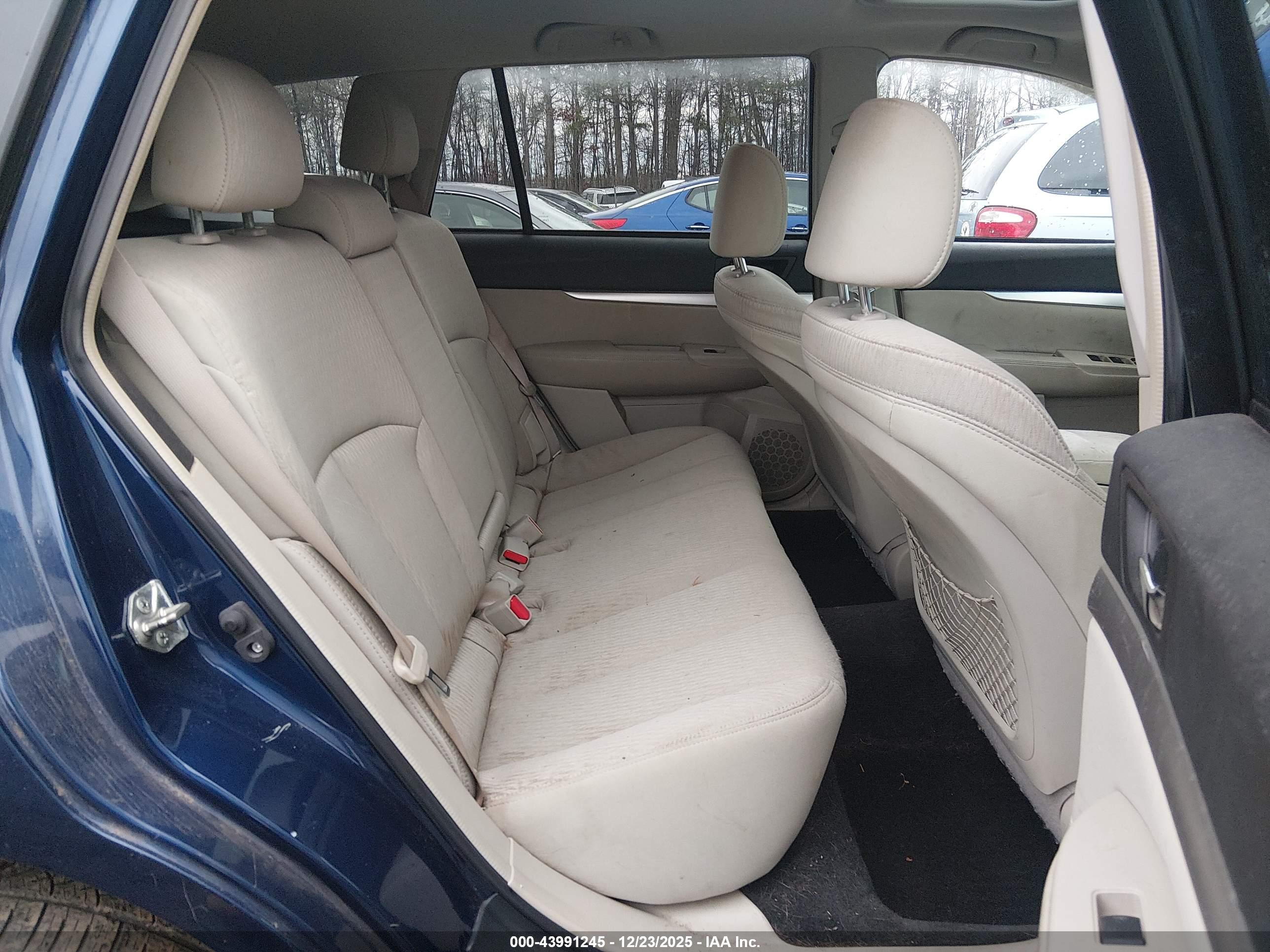 SUBARU OUTBACK image 8