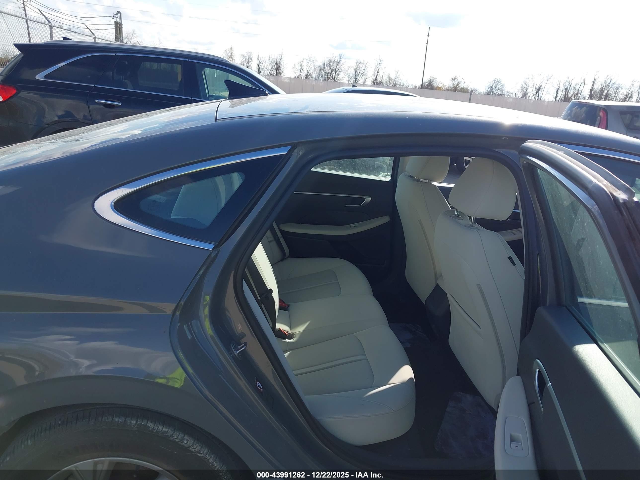 HYUNDAI SONATA image 8